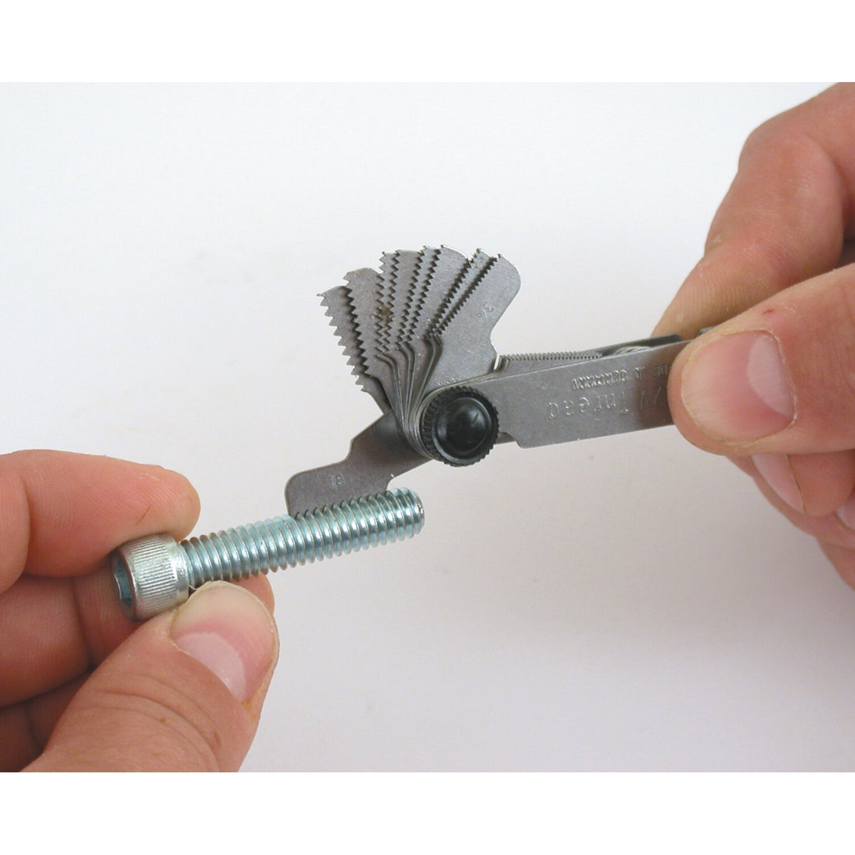 Limit thread pitch gauge. Metric