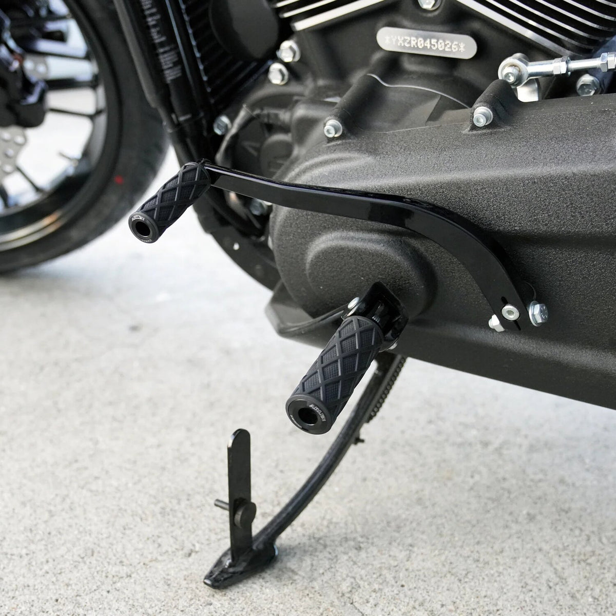 Arlen Ness, Diamond shift/brake peg. Black