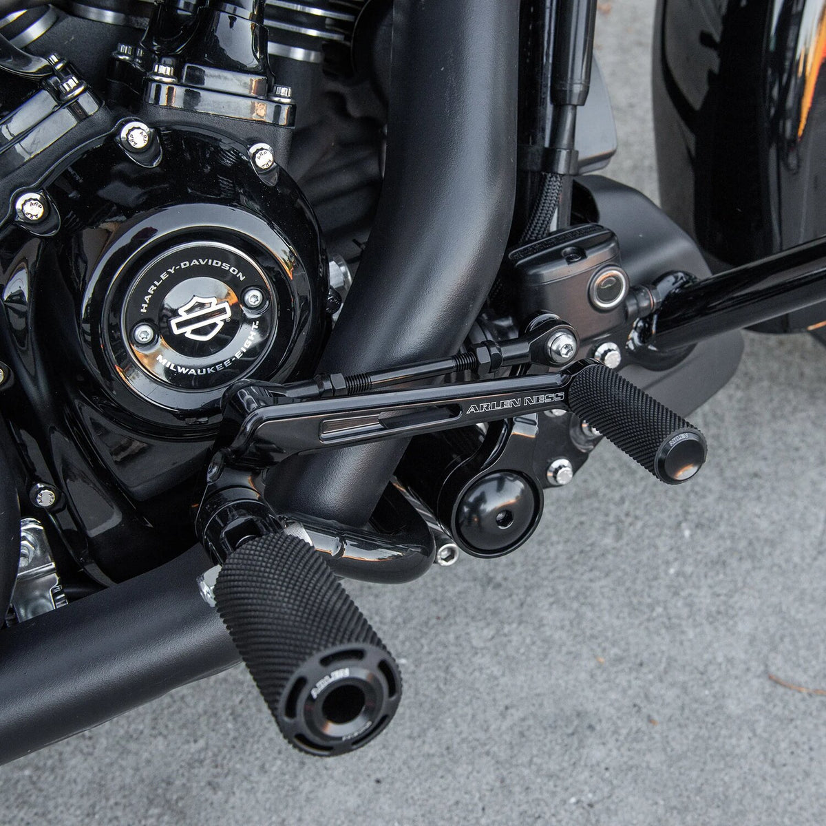 Arlen Ness, Bagger mid control kit. Black