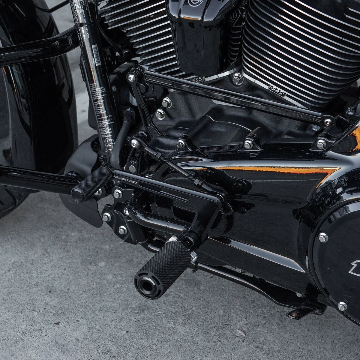 Arlen Ness, Bagger mid control kit. Black