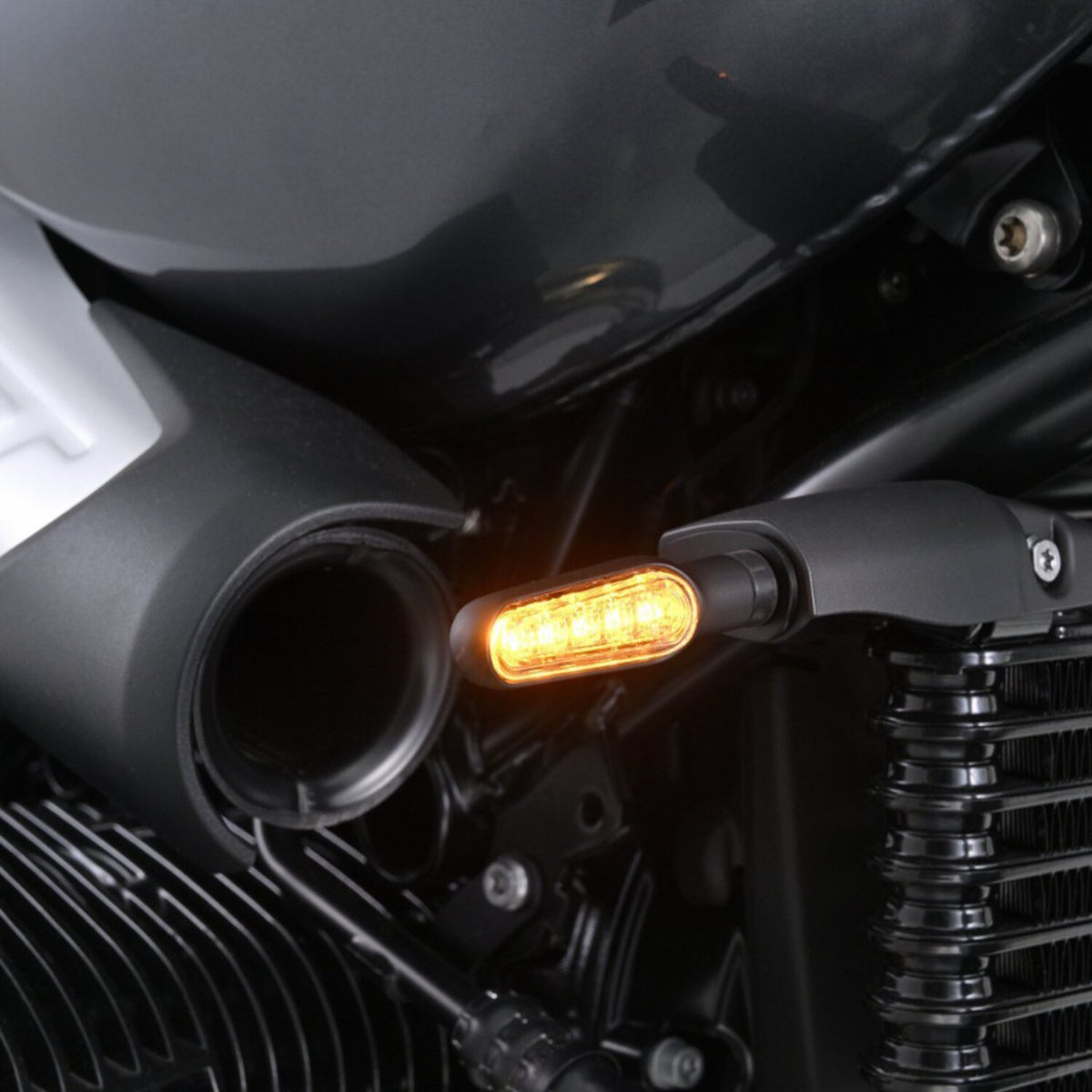 Daytona, 'D-Light Classic' turn signal set. Black