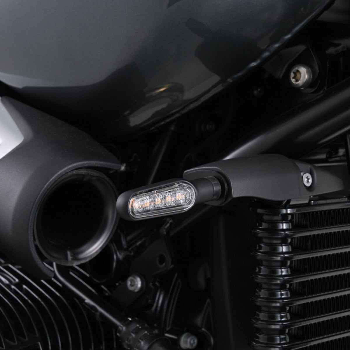 Daytona, 'D-Light Classic' turn signal set. Black