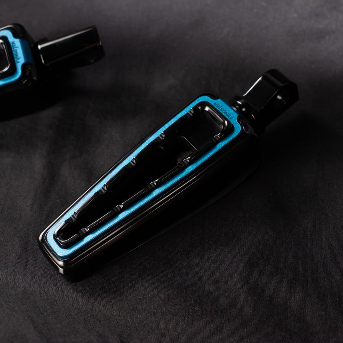 Fangster, rider foot pegs. Black Blue
