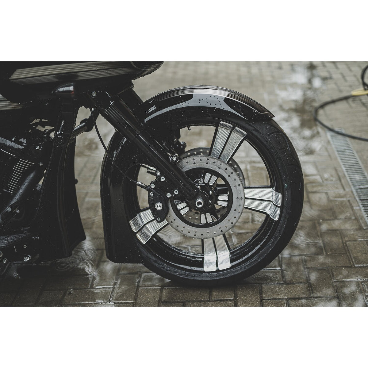 Killer Custom, 'Bulldog' front fender, 23 x 5.50 fat wheels