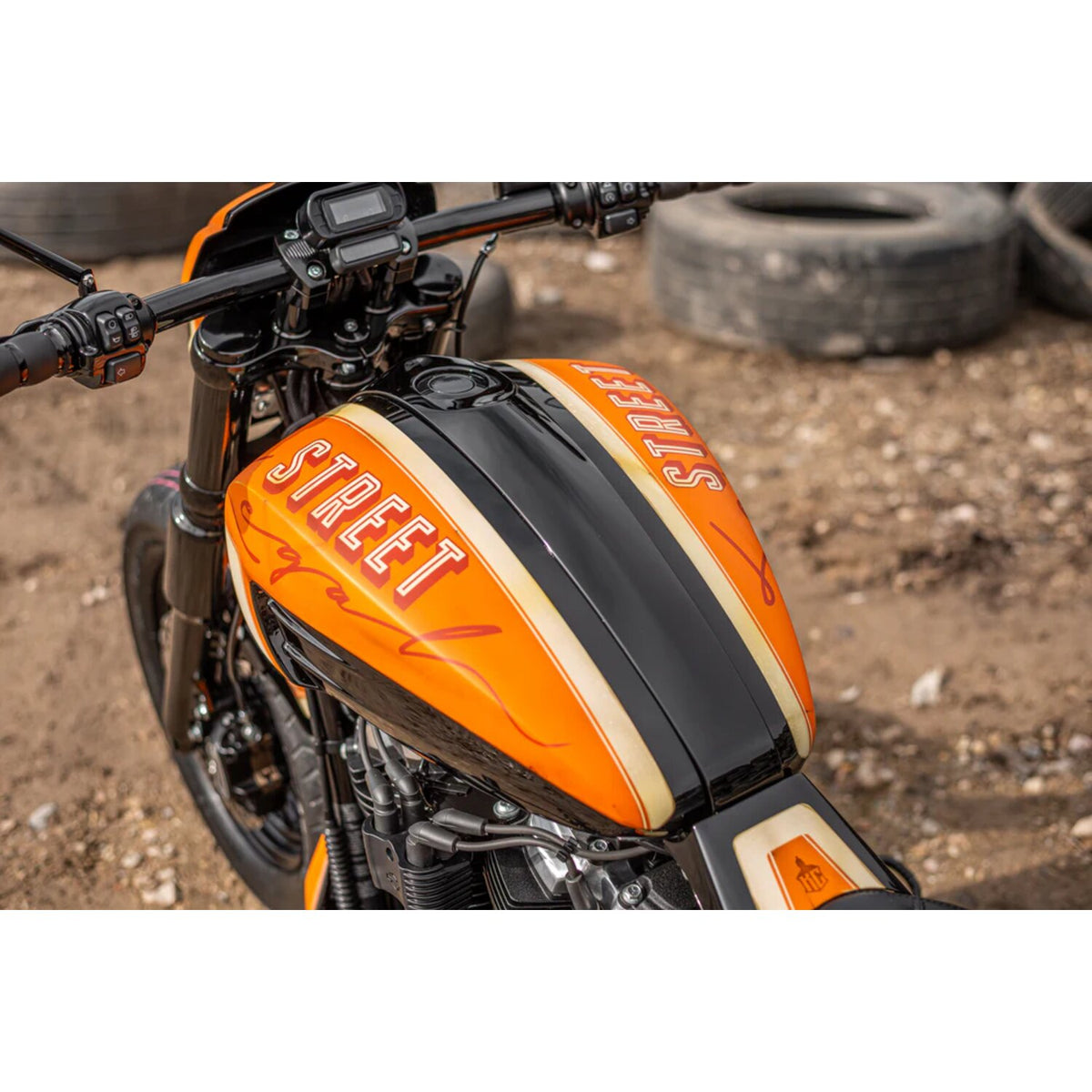 Killer Custom, 'Avenger' M8 Softail gas tank cover & console