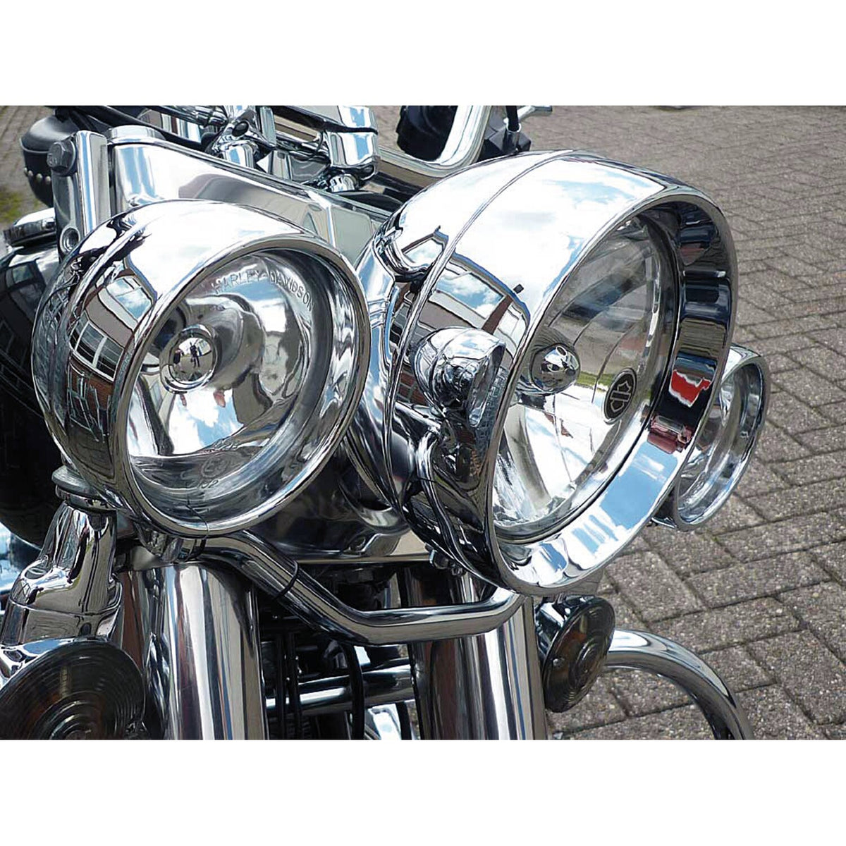 Recessed trim ring. 7" headlamp. Chrome