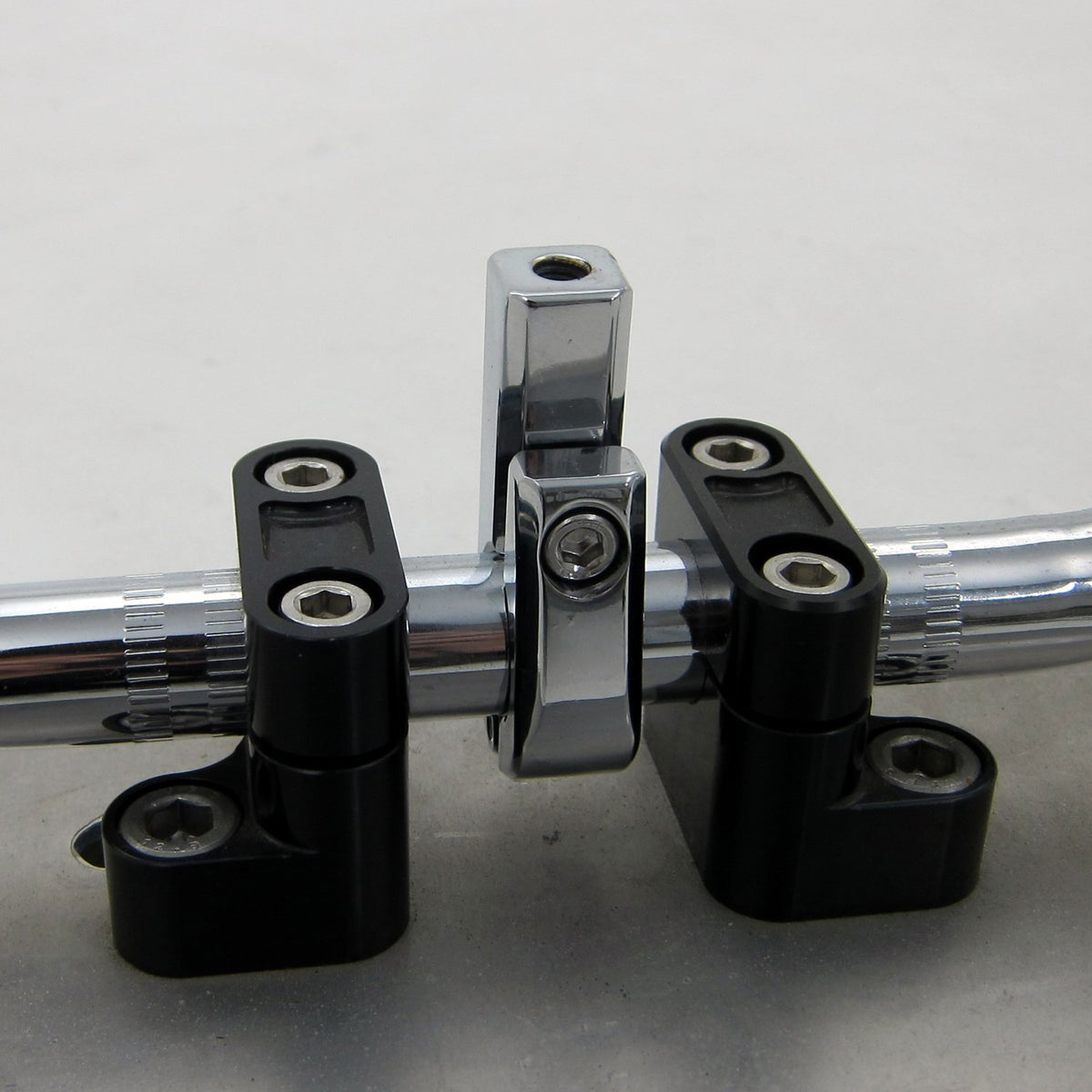 Daytona, universal bracket. Top mount. 7/8" ID, M8 thread