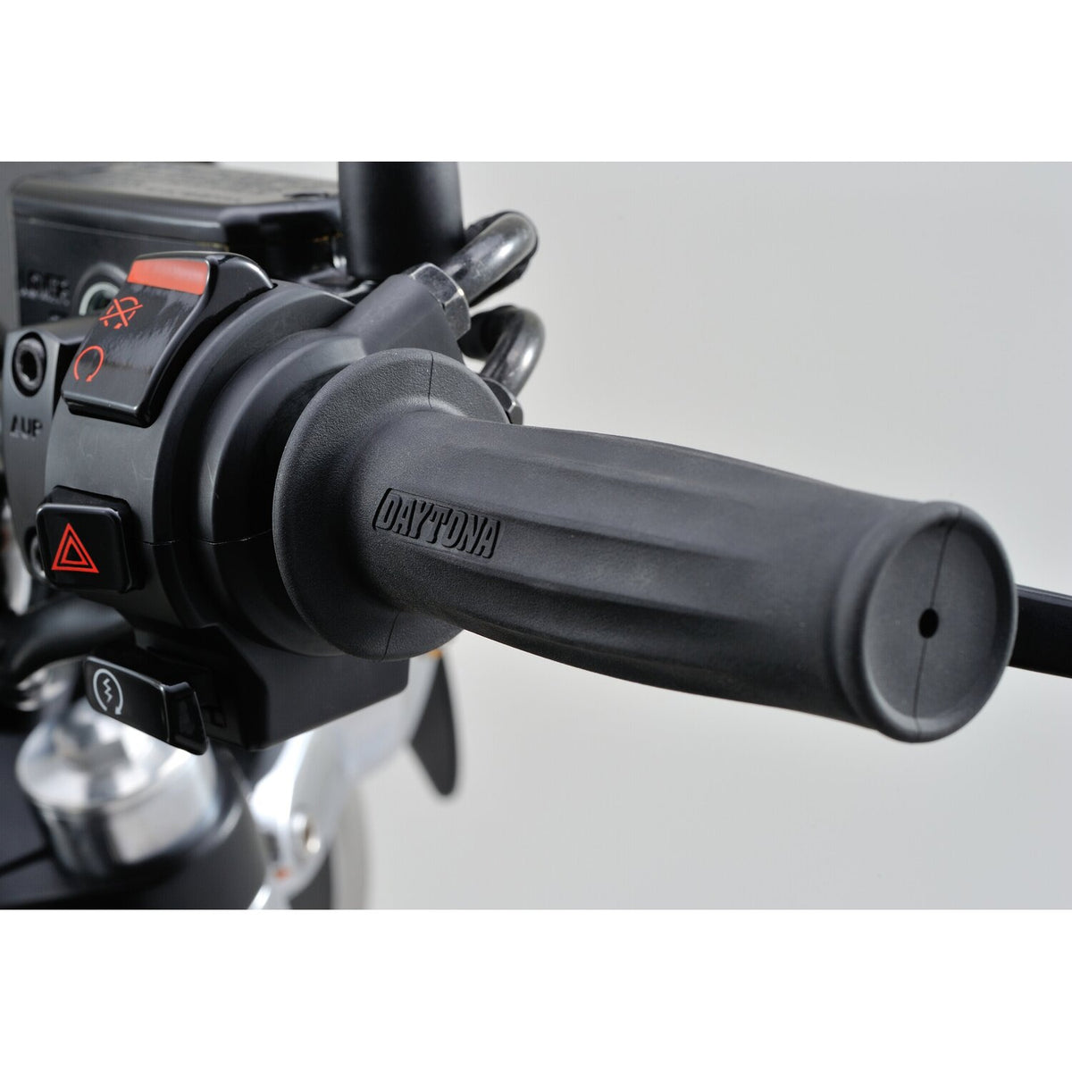 Daytona, 1" Grippy Grip set. WAVE. Black