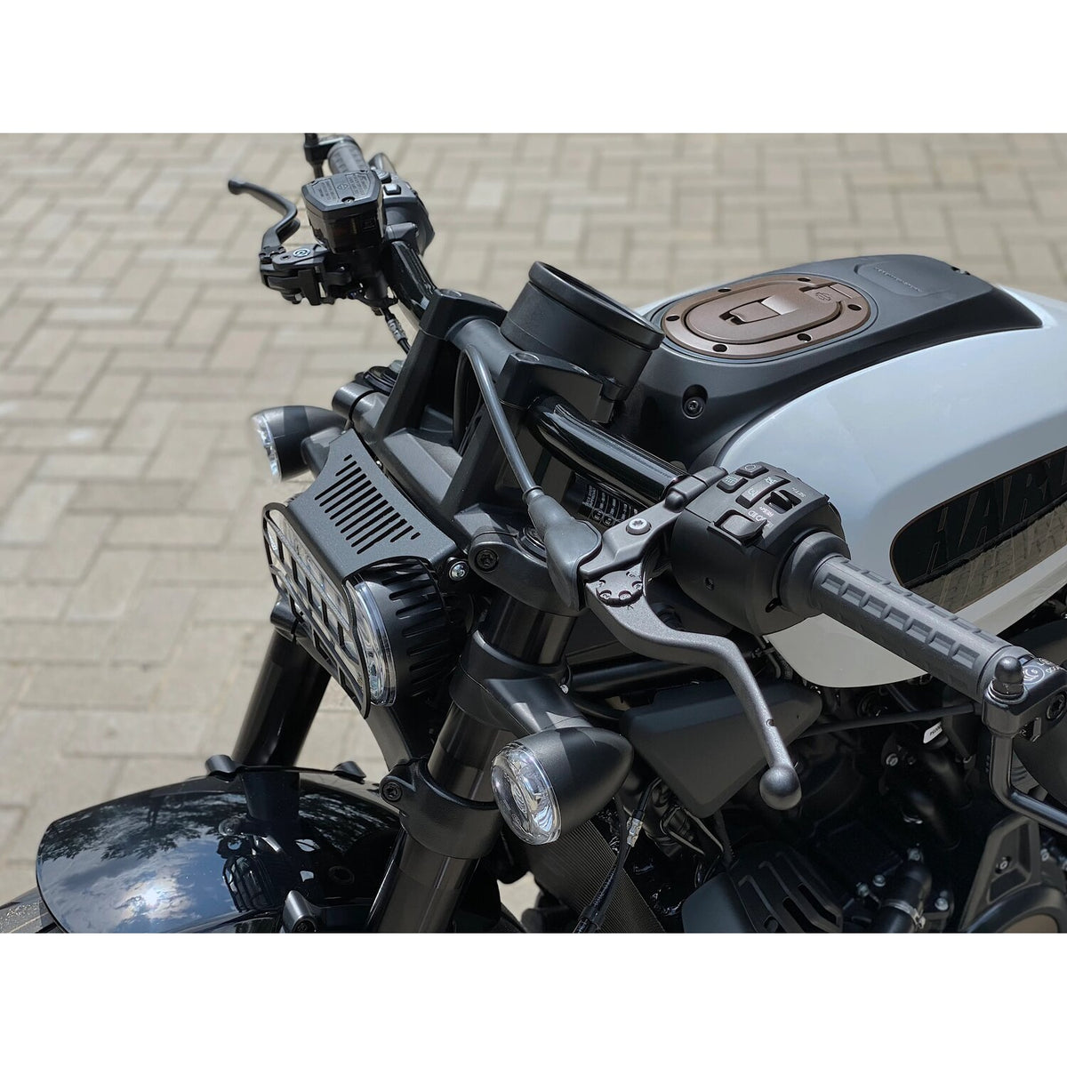 Killer Custom, 1-1/4" Fat Drag handlebar. Black