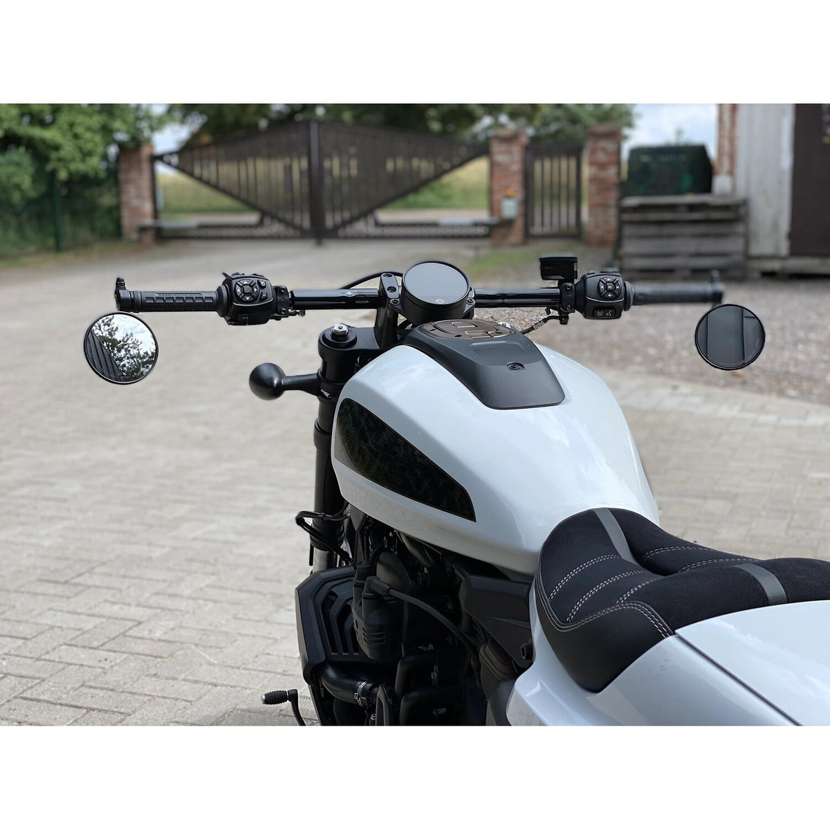 Killer Custom, 1-1/4" Fat Drag handlebar. Black