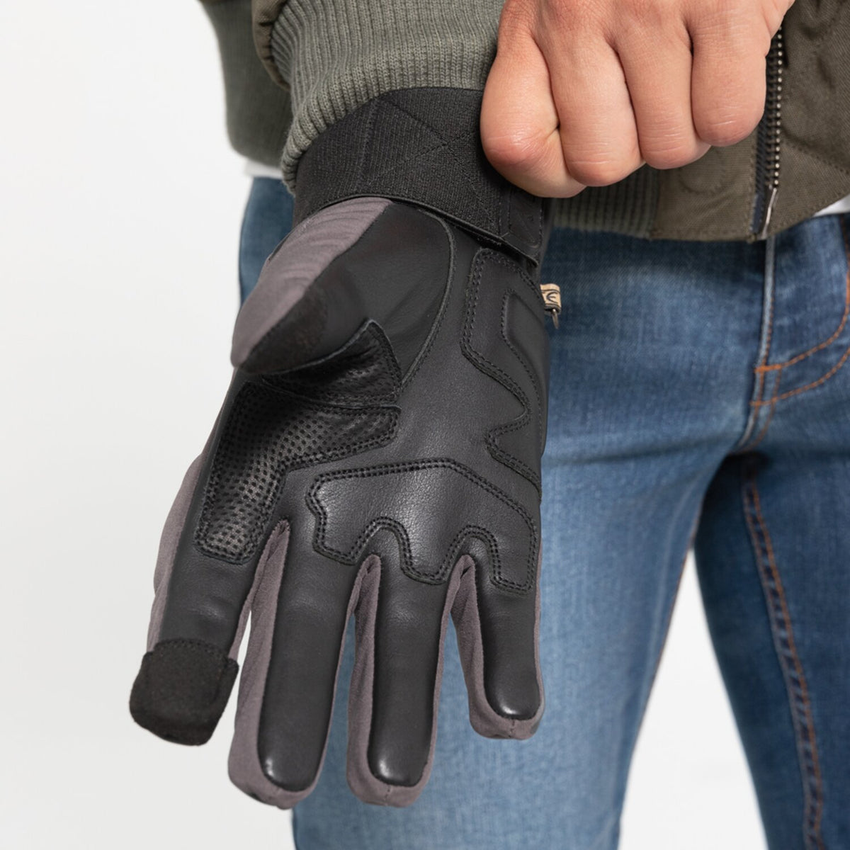 By City Artic gloves grey