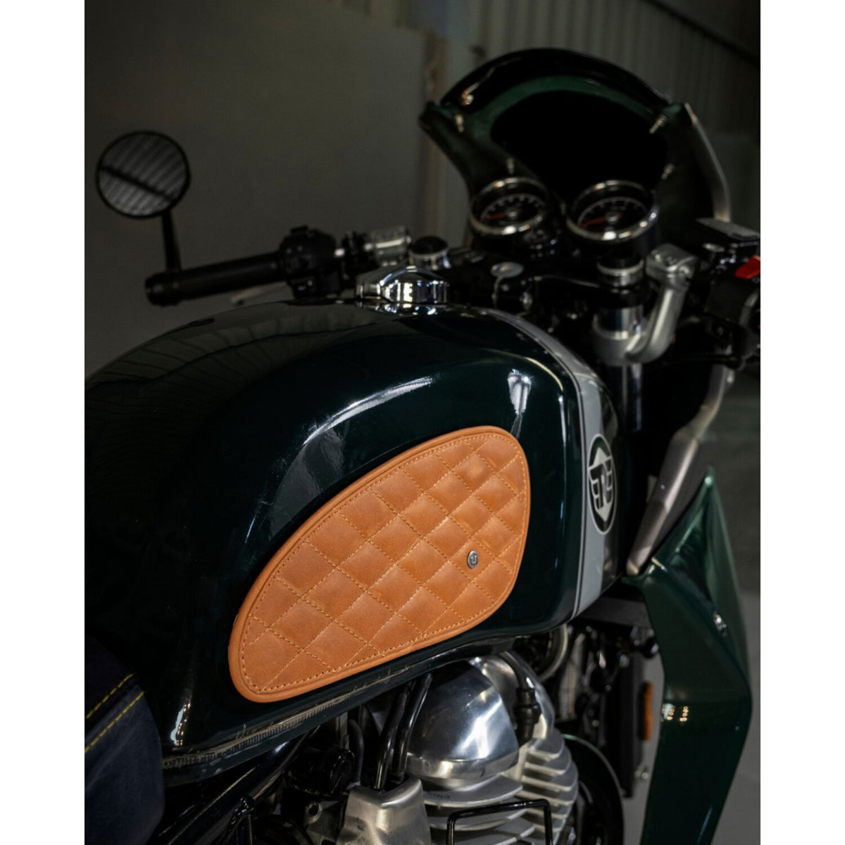 Trip Machine, Diamond leather gas tank pad set. Tan
