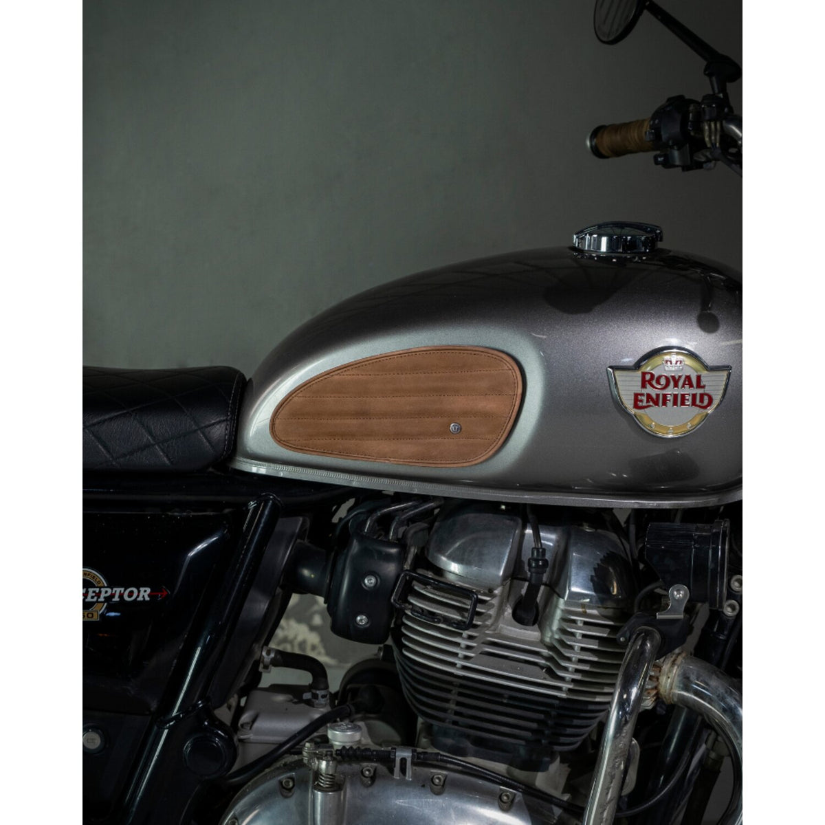 Trip Machine, Classic leather tank pad set. Tobacco