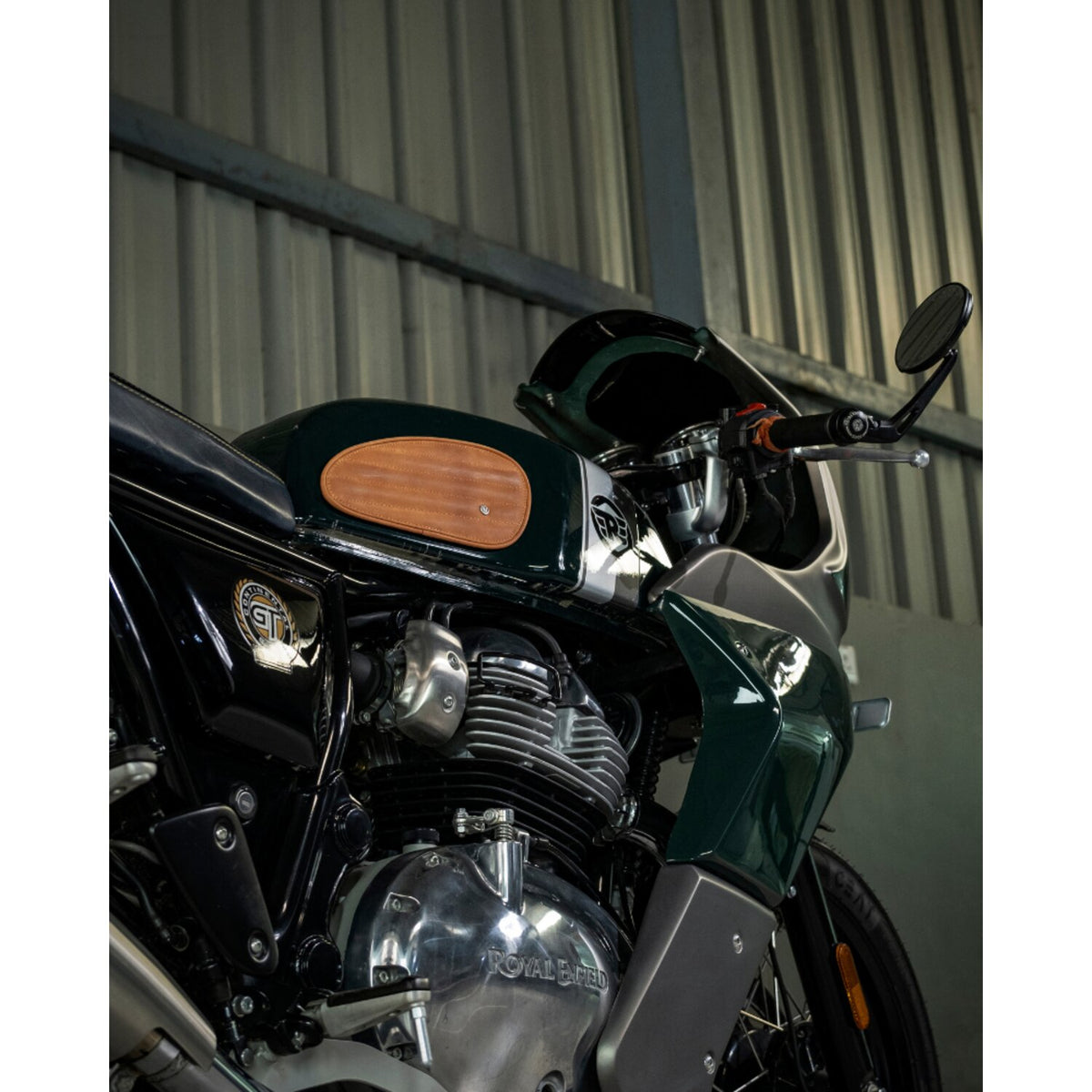 Trip Machine, Classic leather tank pad set. Tobacco