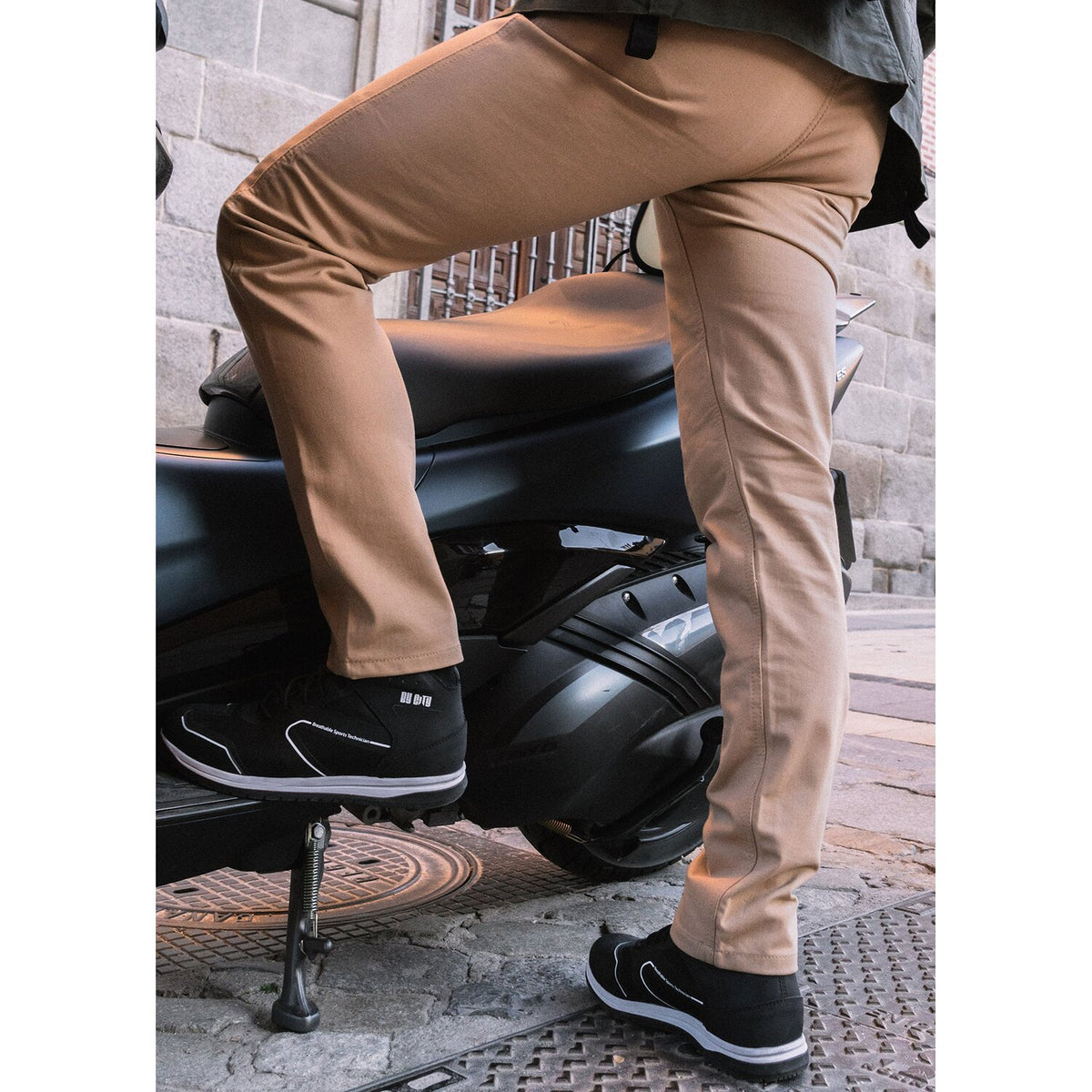 By City Docks pants beige