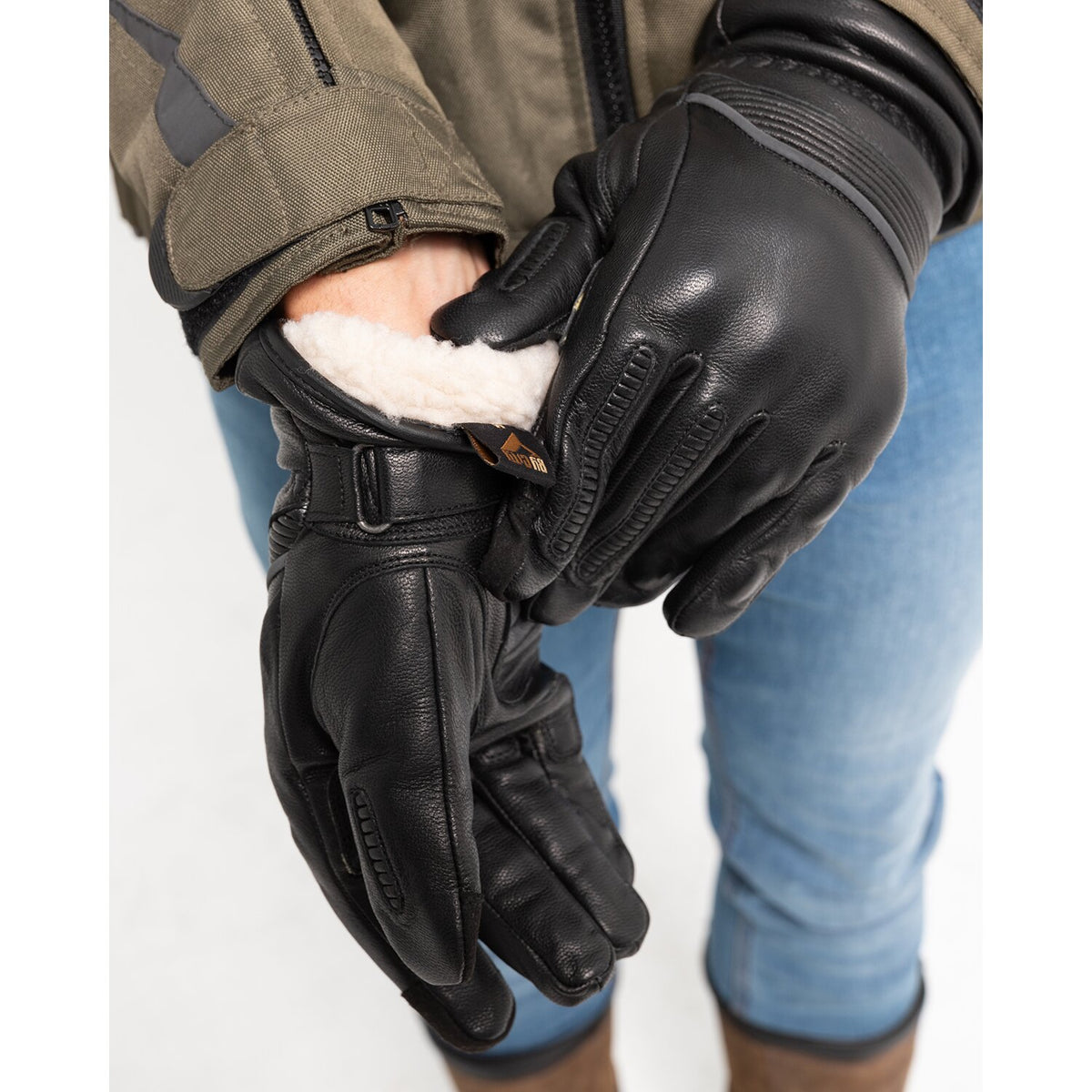 By City Lyon gloves black