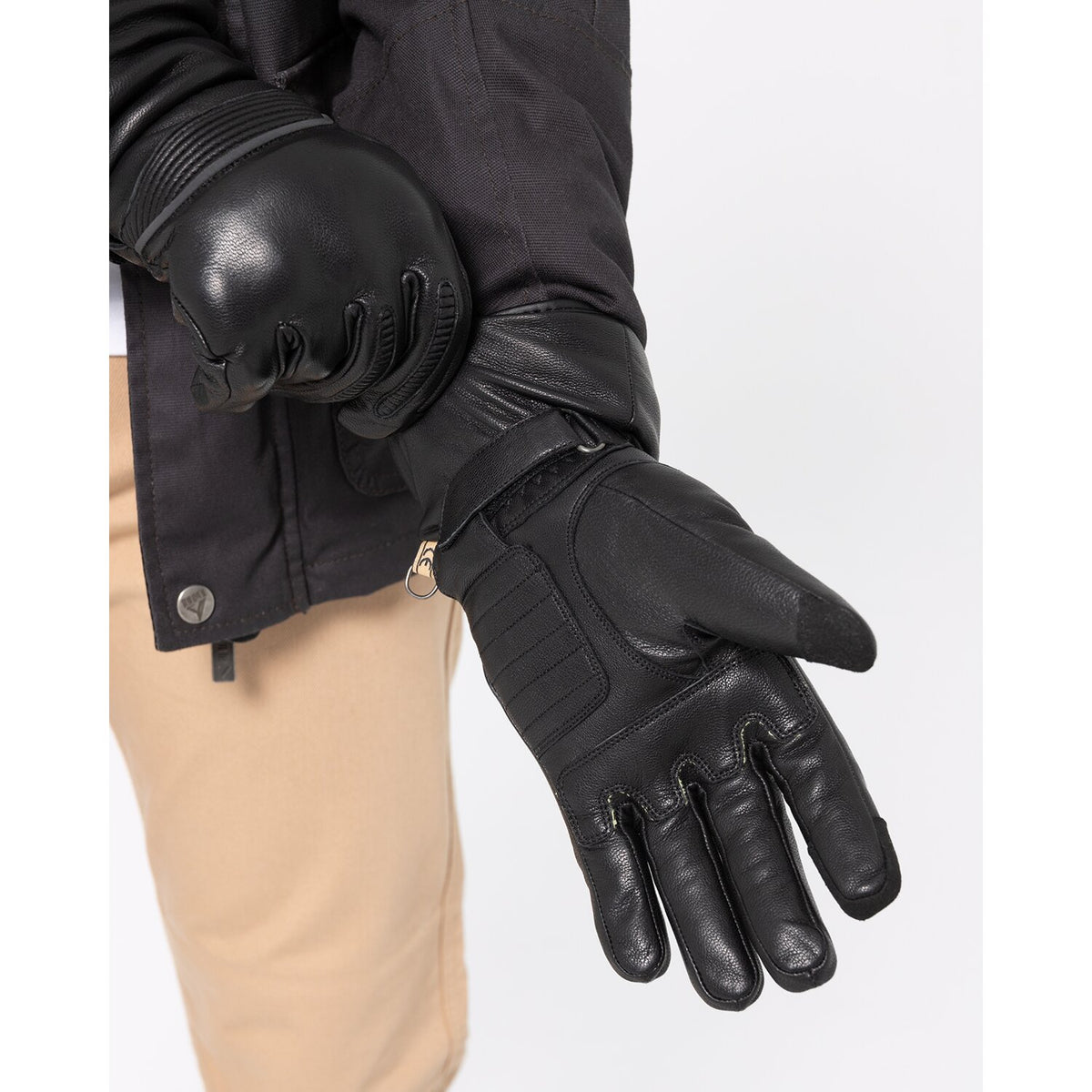 By City Lyon gloves black