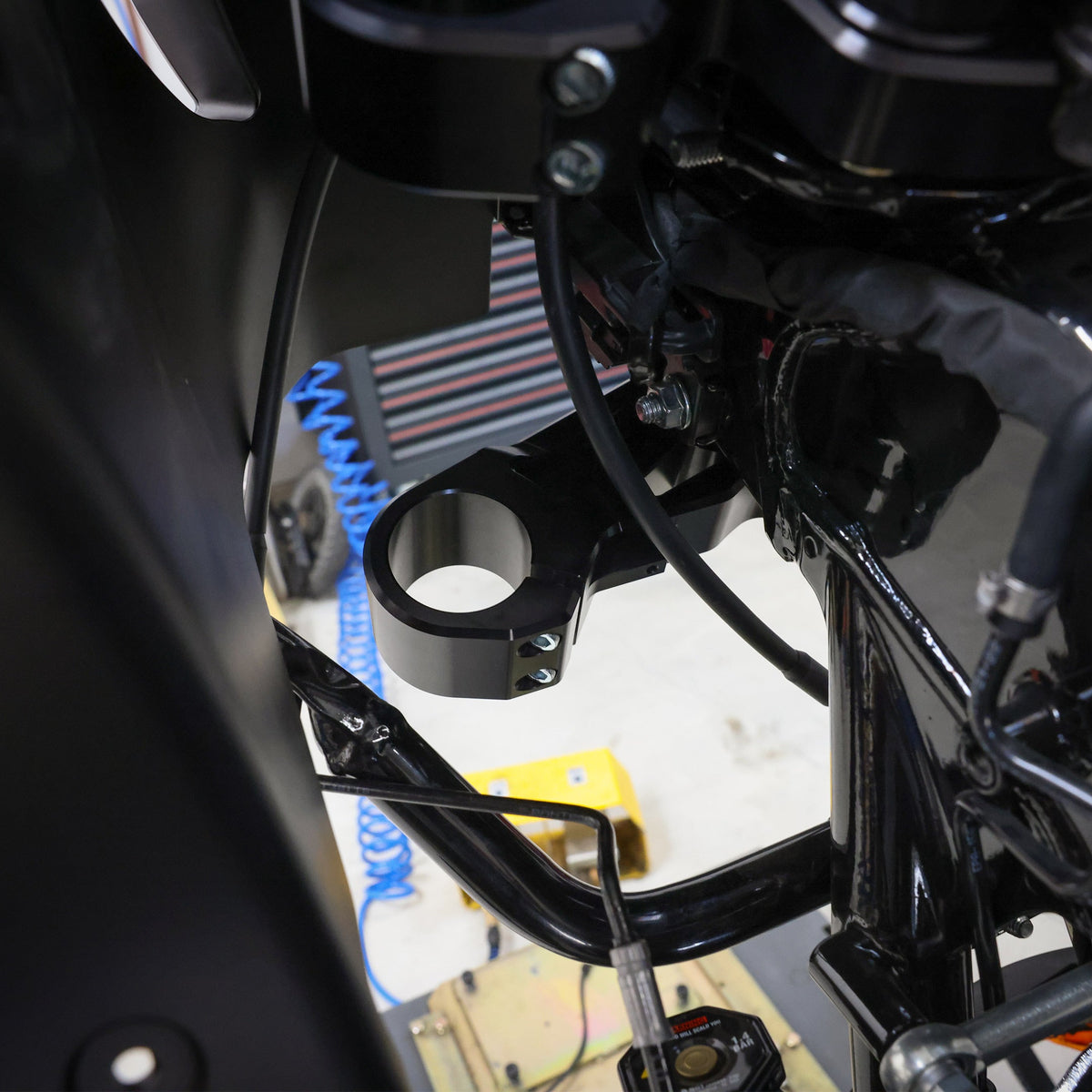 Thrashin TSC-2922-1 black bottom tree; installation photos show additional components not included