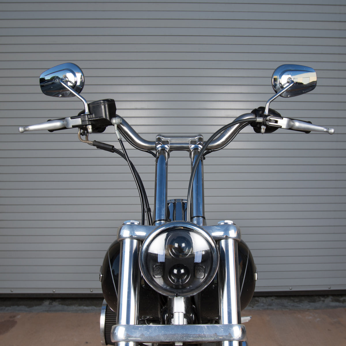 Thrashin Mid Bend black handlebar installed; other parts not included