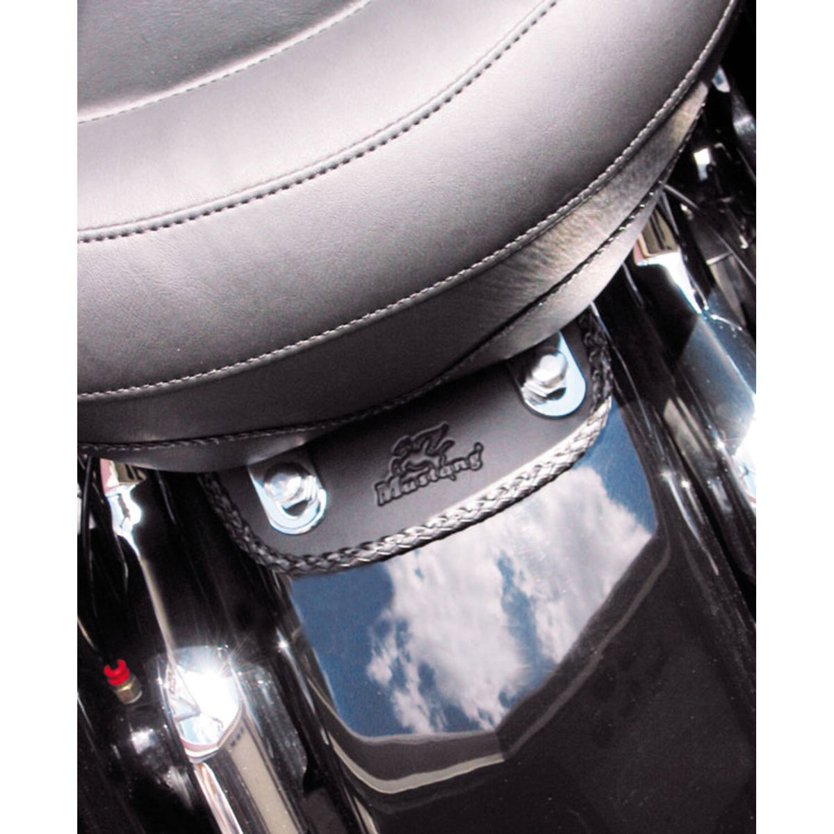 Mustang, mini fender bib. Plain with braided edges. Black