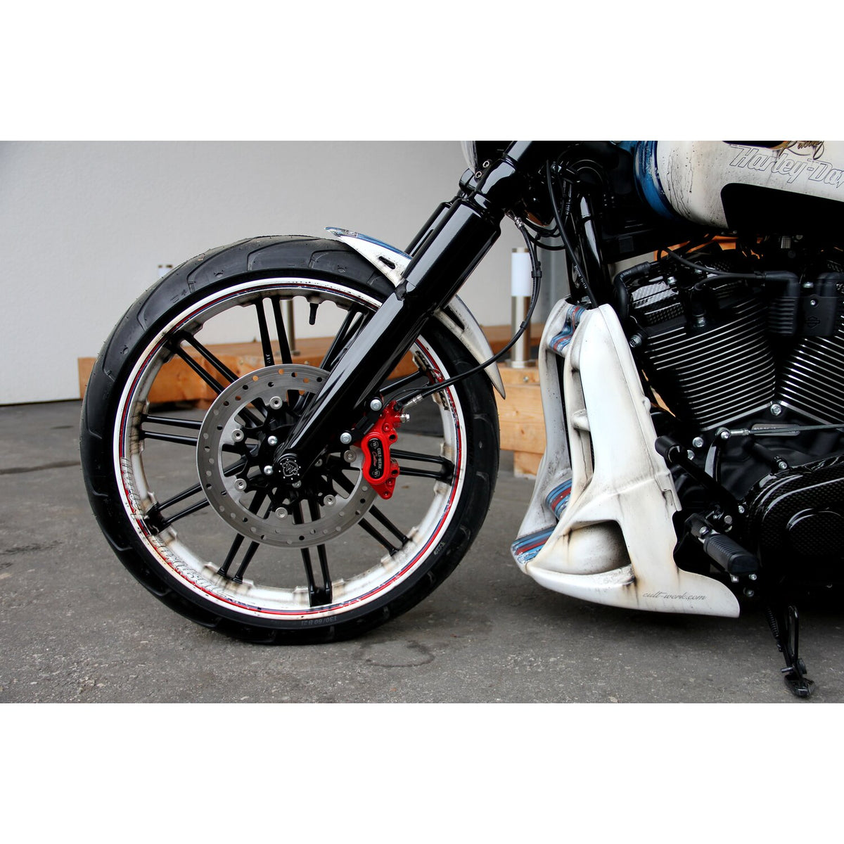 Cult-Werk, radiator cover 'Racing'. Matte black