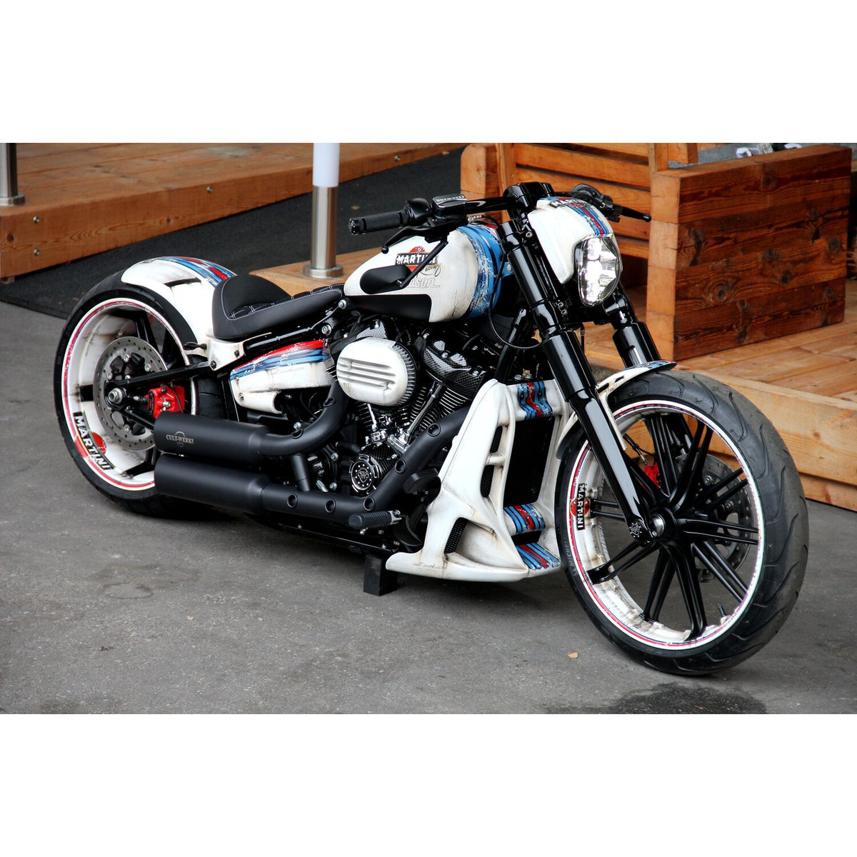 Cult-Werk, radiator cover 'Racing'. Matte black