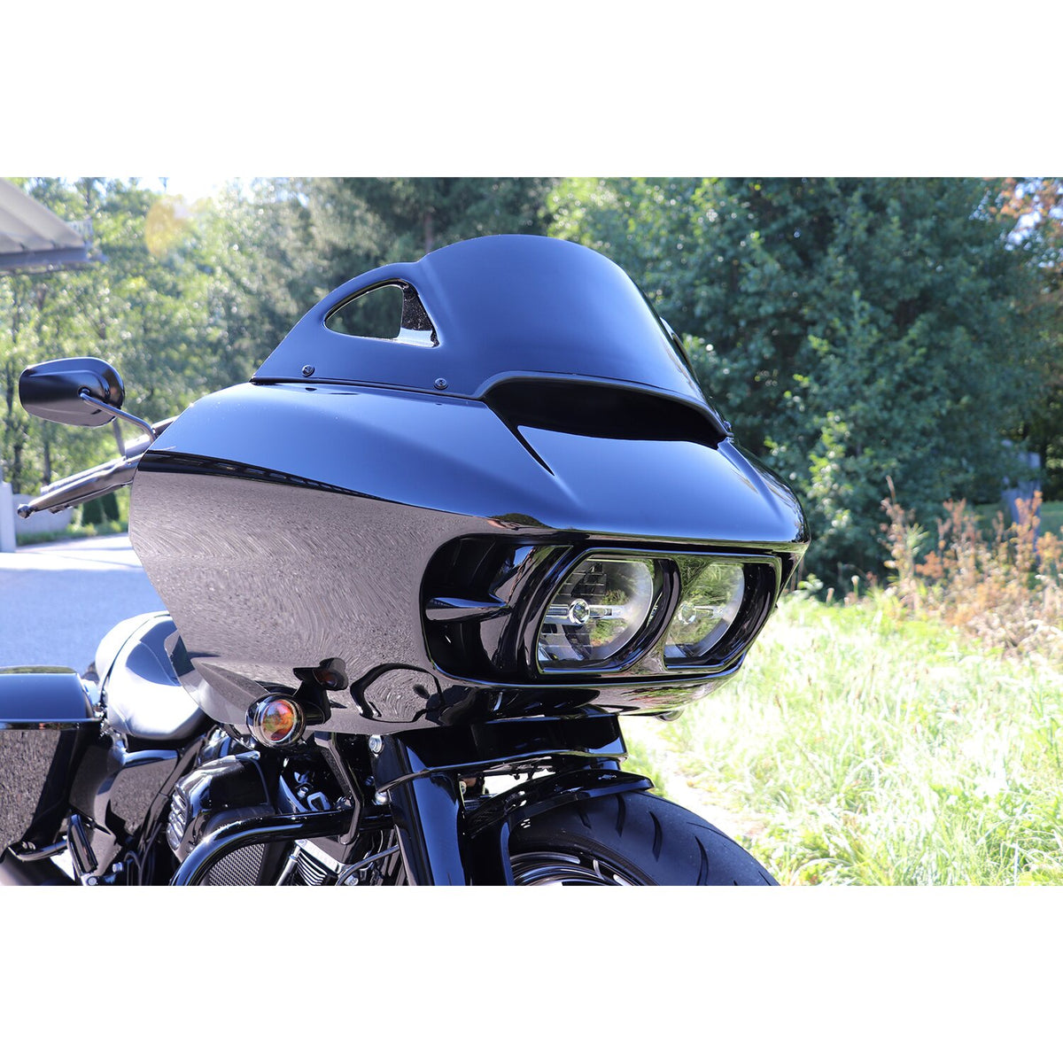 Cult-Werk, windshield 'Racing'. Gloss black