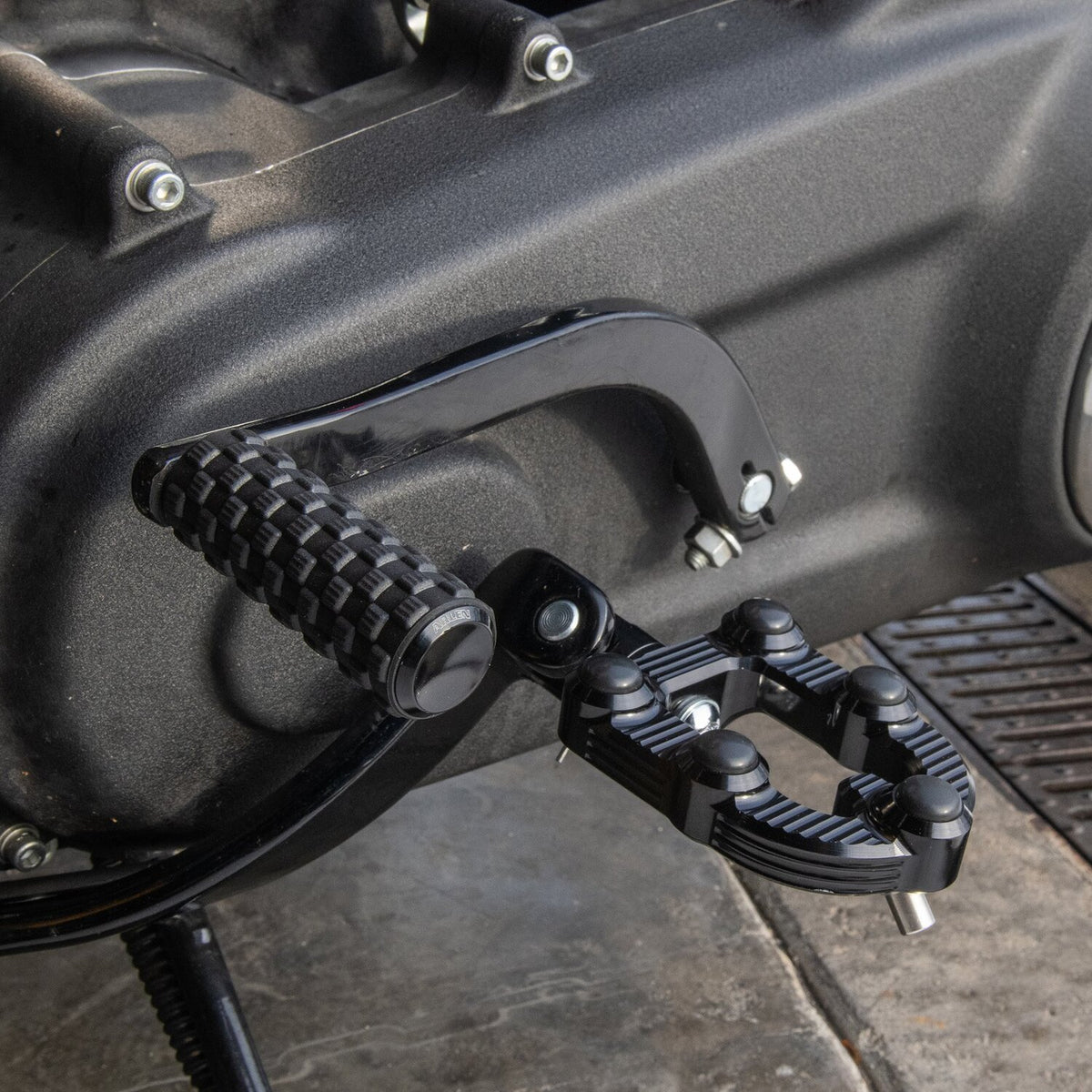 Arlen Ness, MX foot pegs. Black