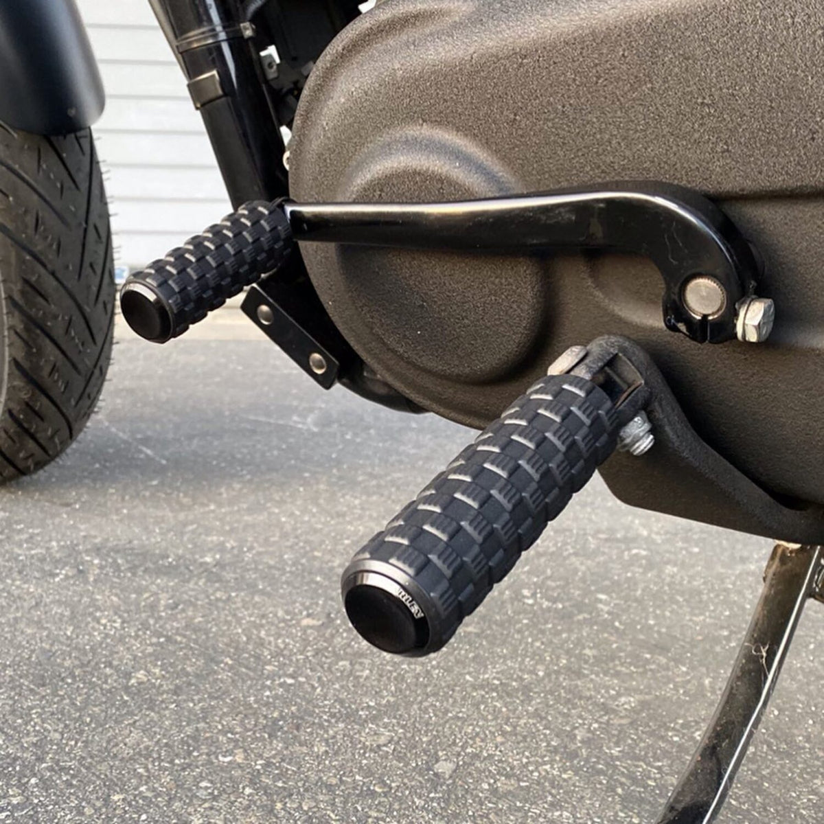Arlen Ness, Air Trax rider foot pegs. Black