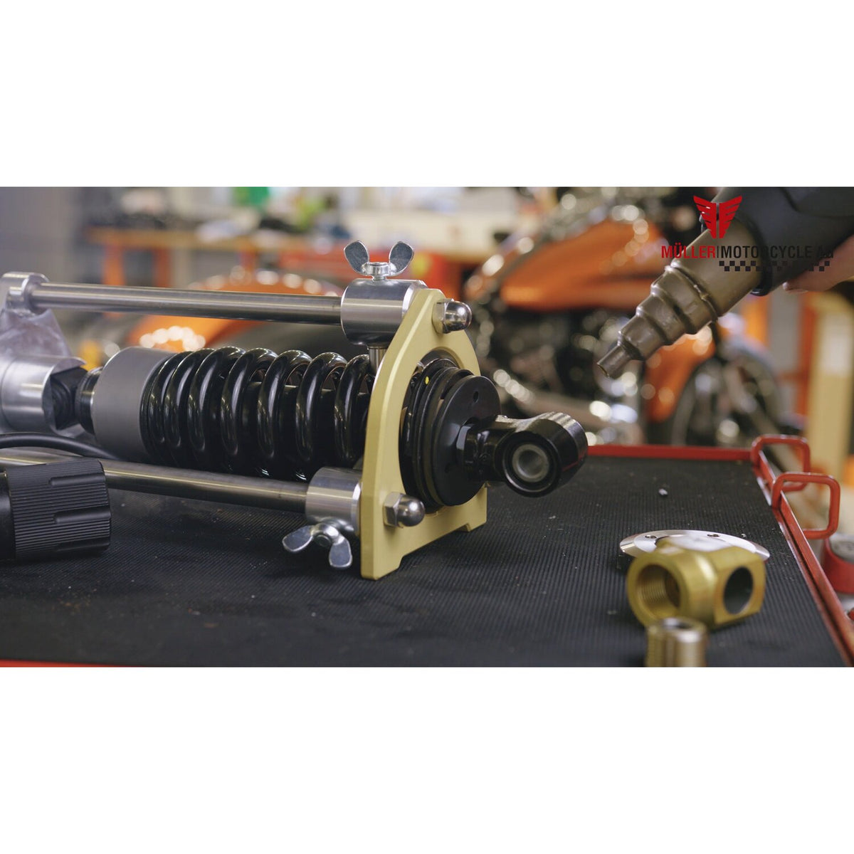Müller, M8 shock spring compressor tool