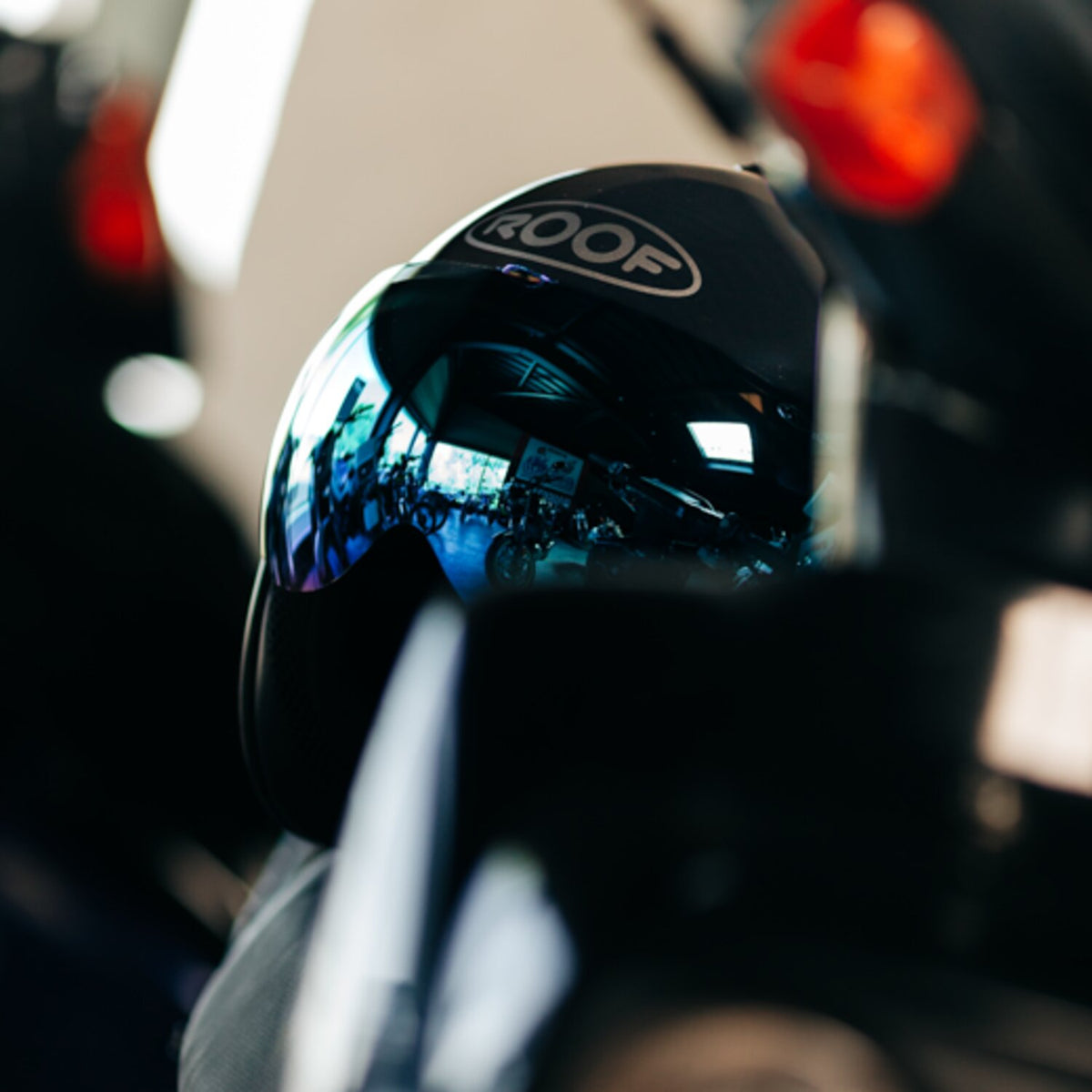 Roof Boxer Alpha helmet black