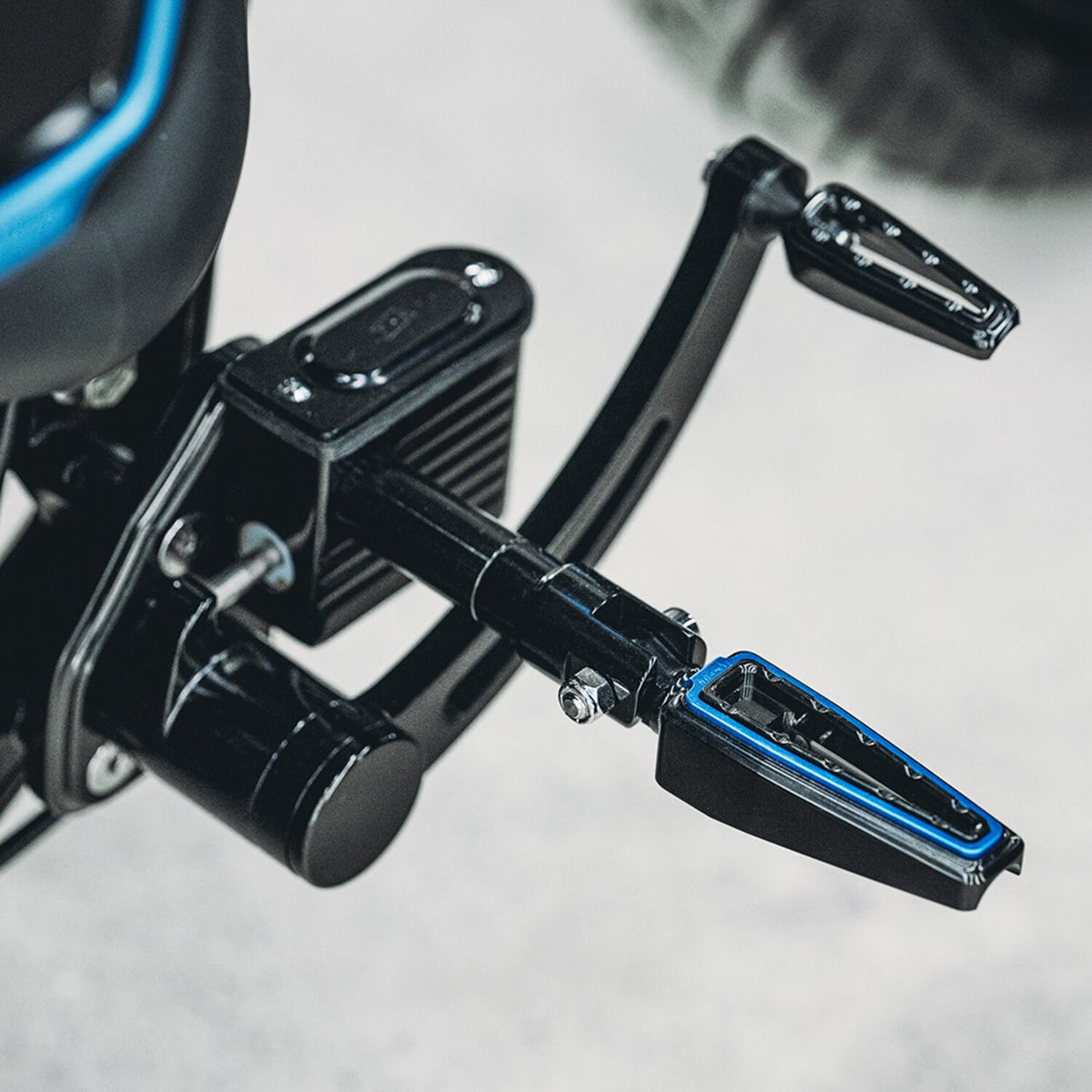 Fangster, rider foot pegs. Black Blue