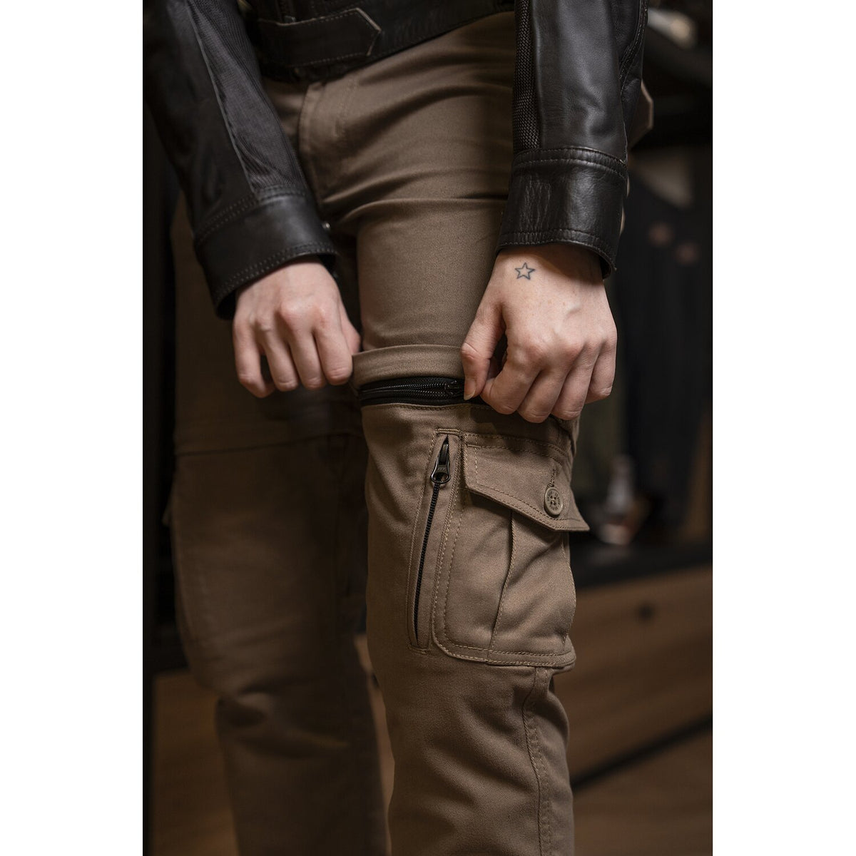 By City Air IV pants sand