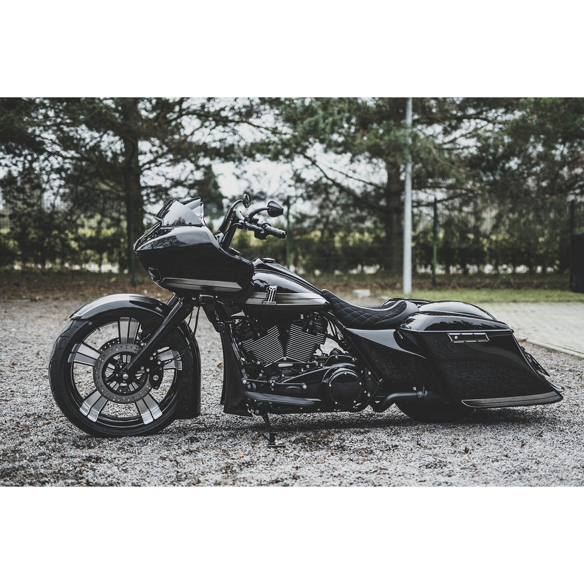Killer Custom, 'Bulldog' front fender, 23 x 5.50 fat wheels