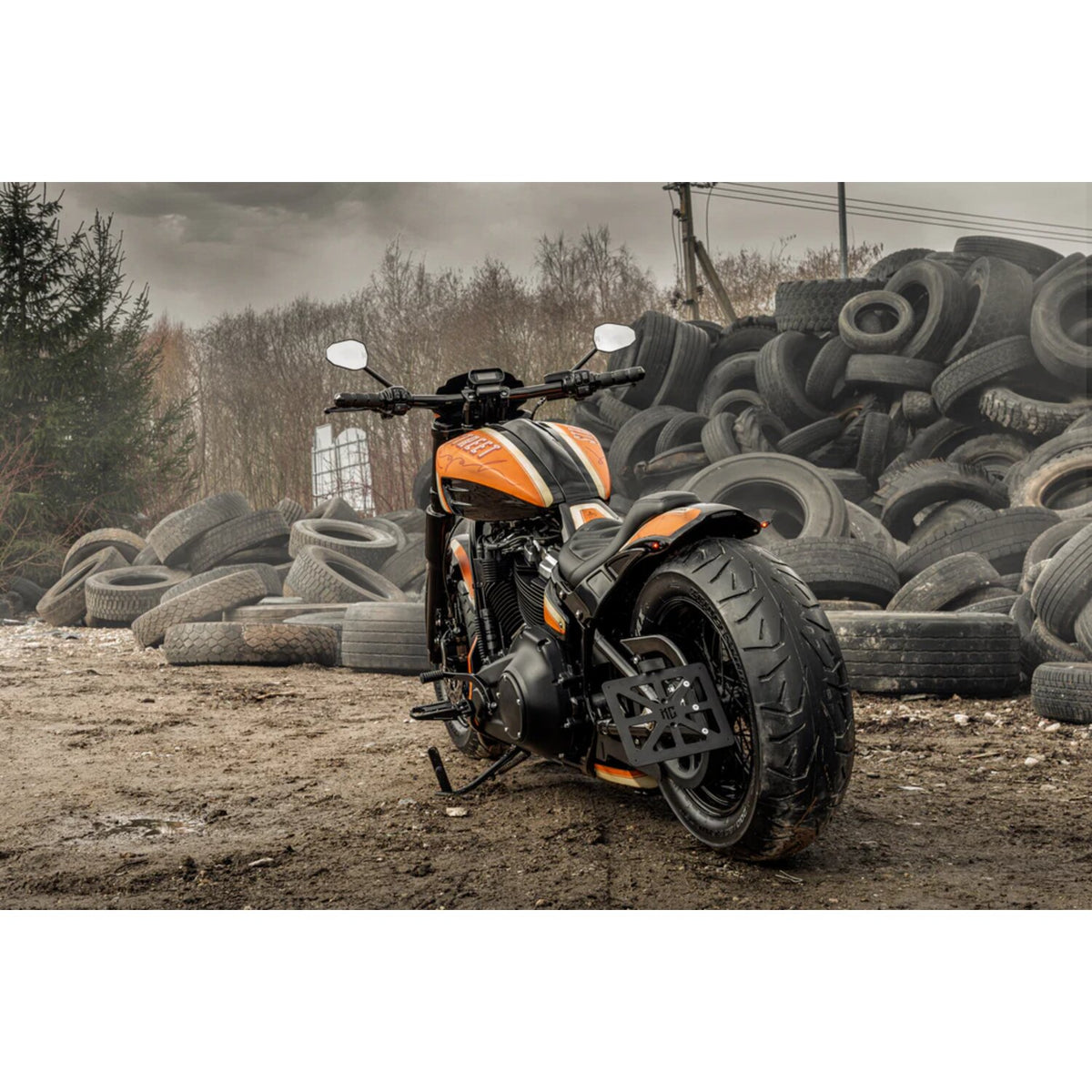 Killer Custom, 'Avenger' M8 Softail gas tank cover & console