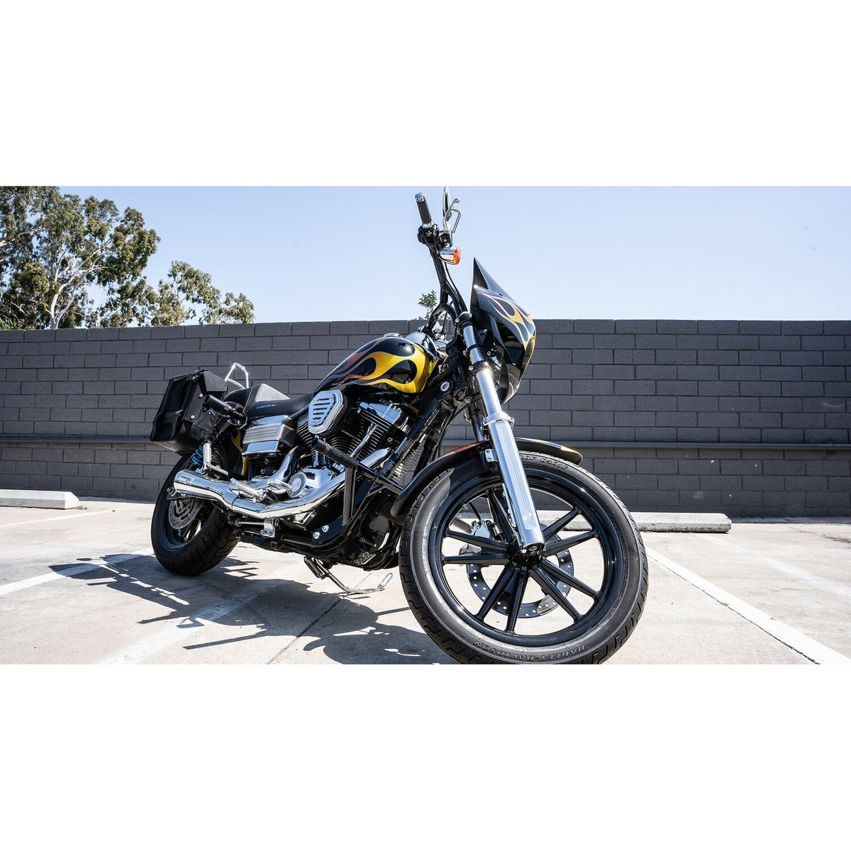 Burly Brand, Brawler crash bar kit Dyna. Black