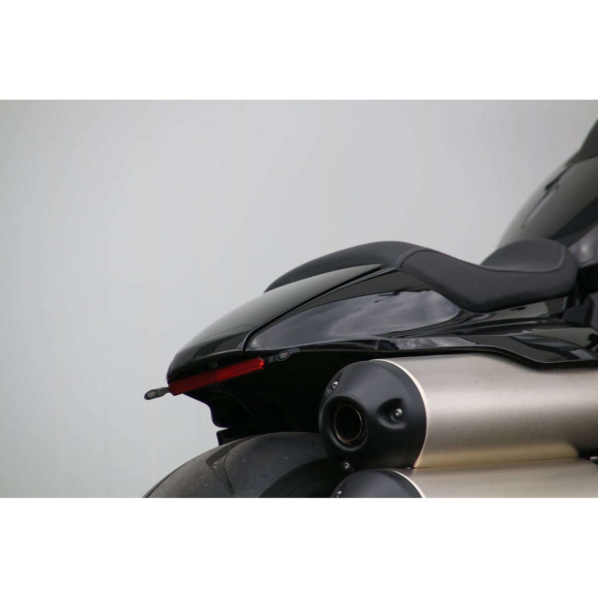 Kodlin, light bar with taillight/turn signals. Black
