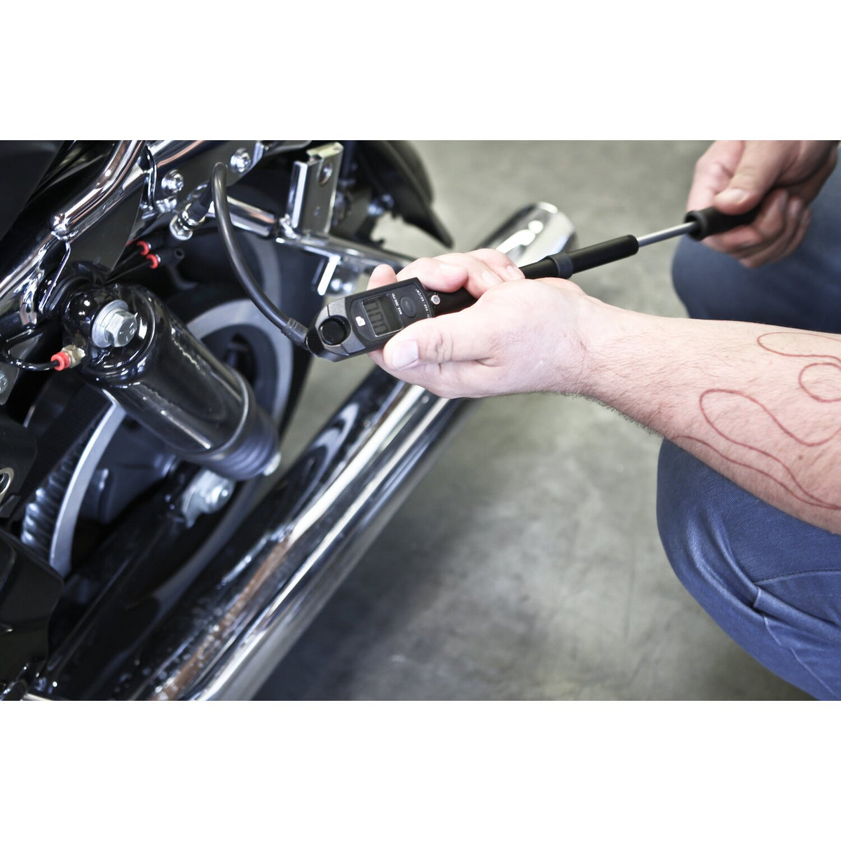 Progr. Suspension, air pump with 0-300 psi/0-20.7 bar gauge