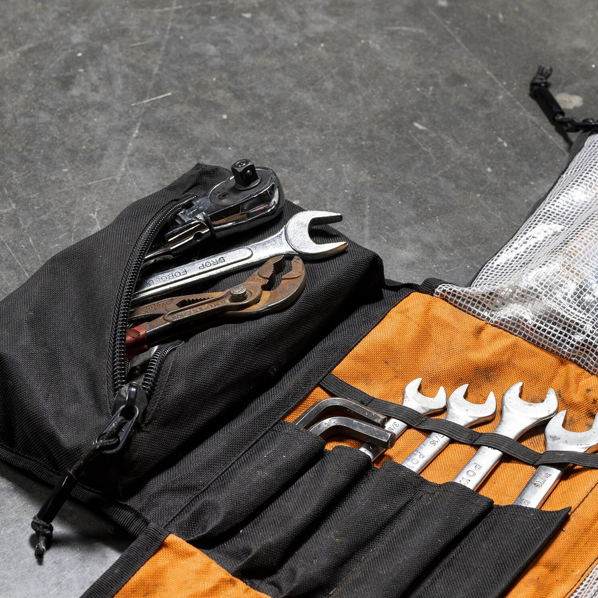 Biltwell, Exfil-0 2.0 tool roll. Black/orange