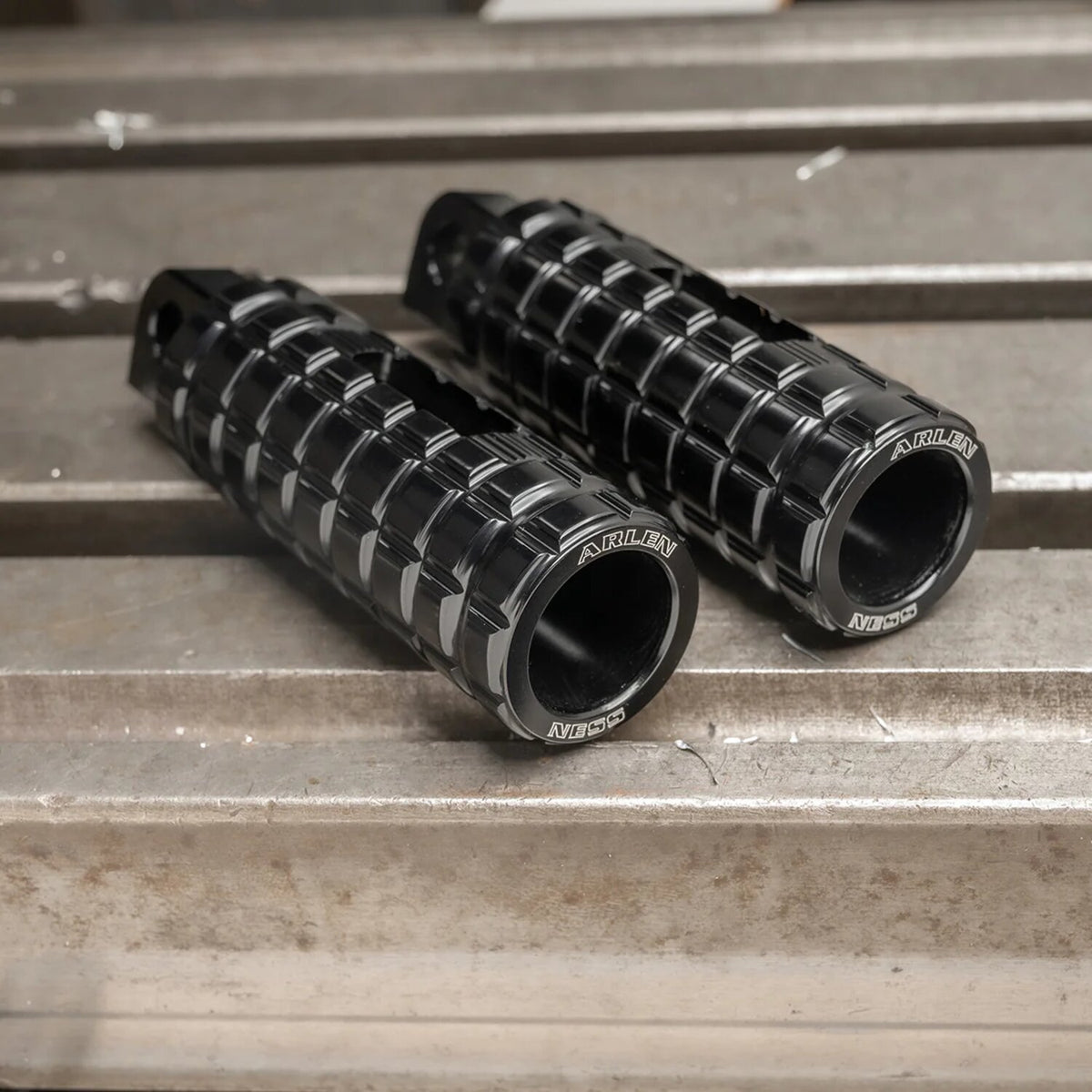 Arlen Ness, Speedliner Passenger footpeg set. Black