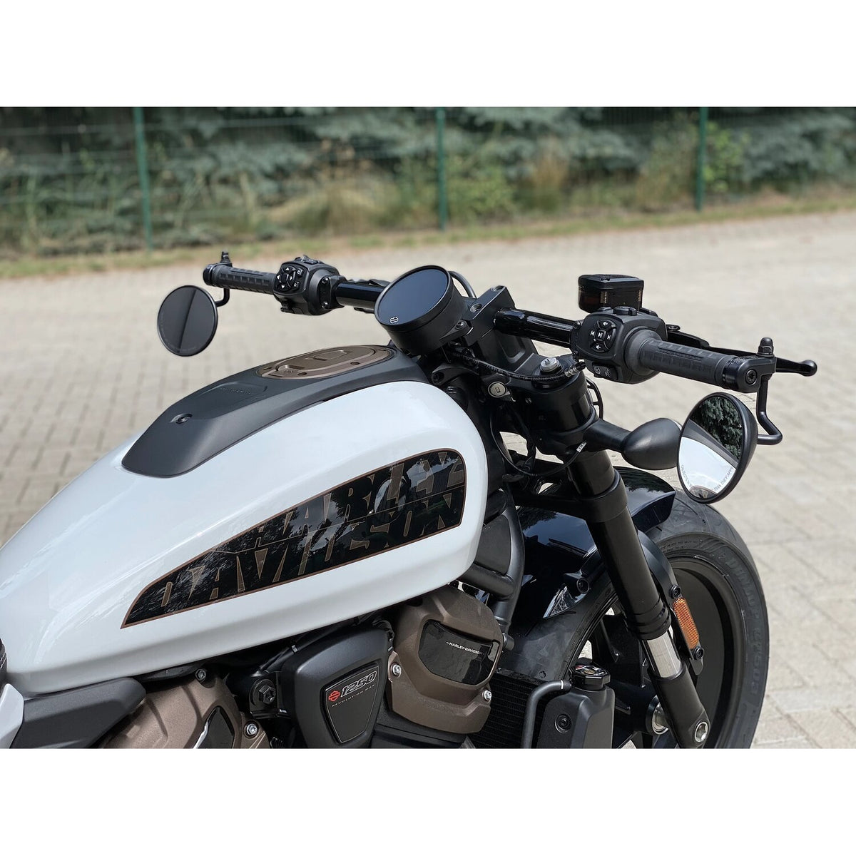 Killer Custom, 1-1/4" Fat Drag handlebar. Black