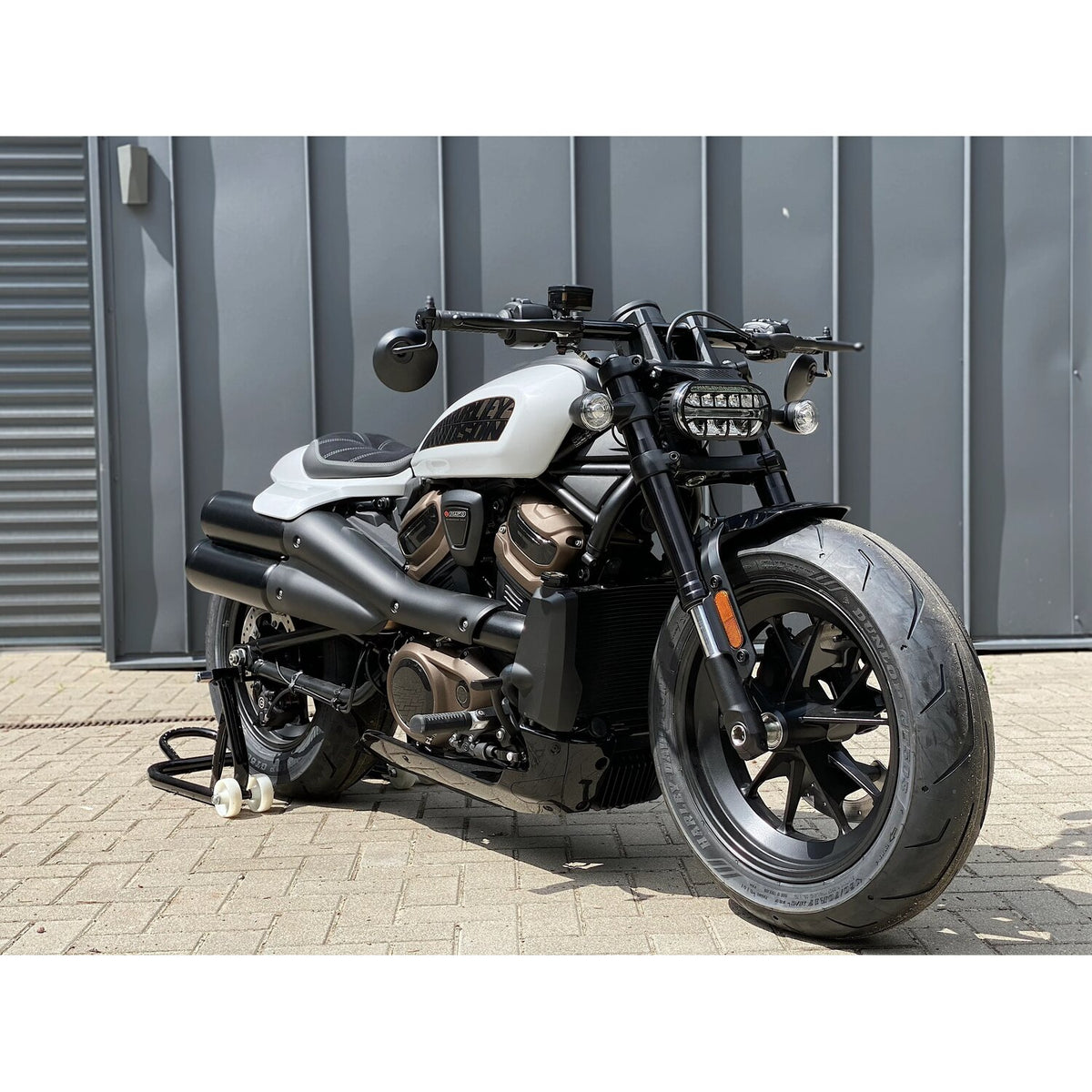 Killer Custom, 1-1/4" Fat Drag handlebar. Black
