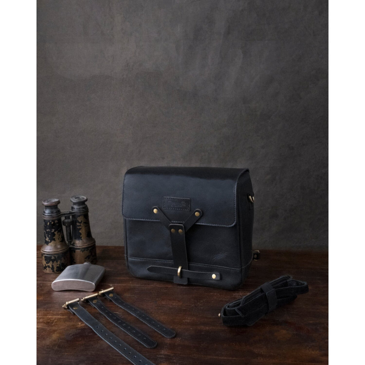 Trip Machine Messenger Bag – Black Leather
