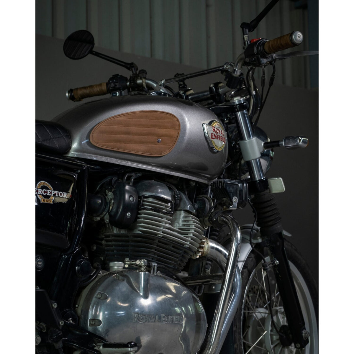 Trip Machine, Classic leather tank pad set. Tobacco