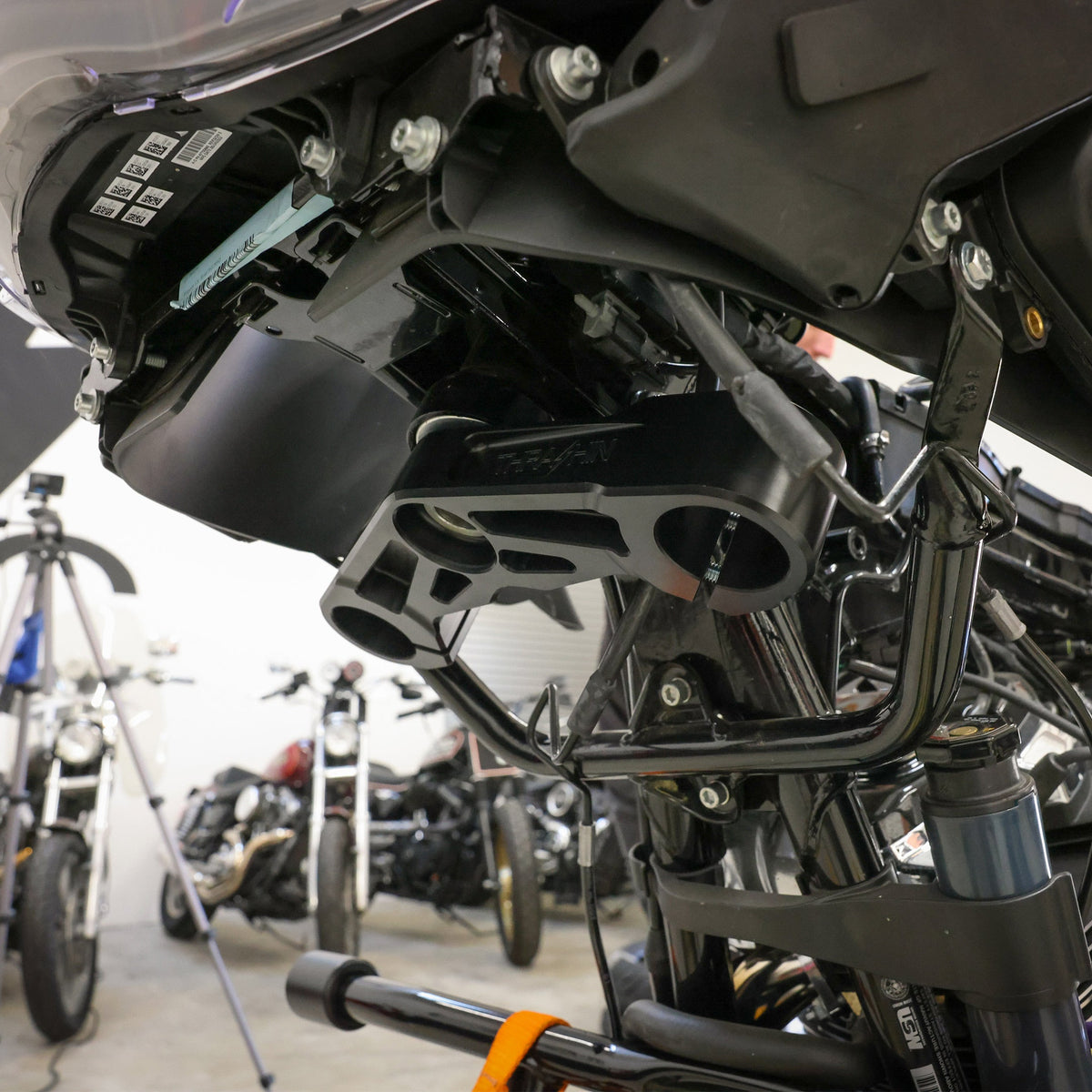 Thrashin TSC-2922-1 black bottom tree; installation photos show additional components not included