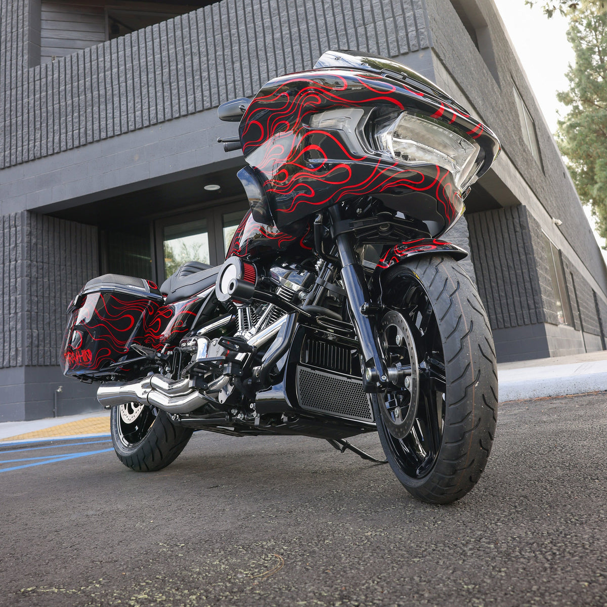 Thrashin TSC-2922-1 black bottom tree; installation photos show additional components not included